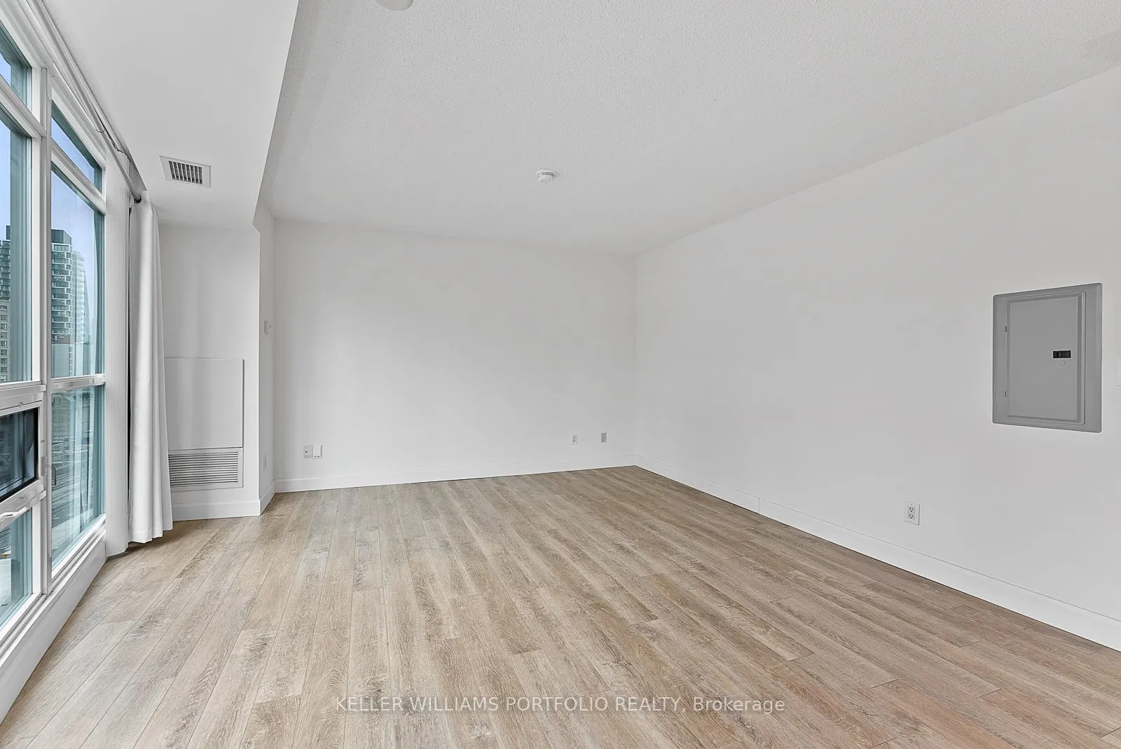 18 Yonge Street, #1104