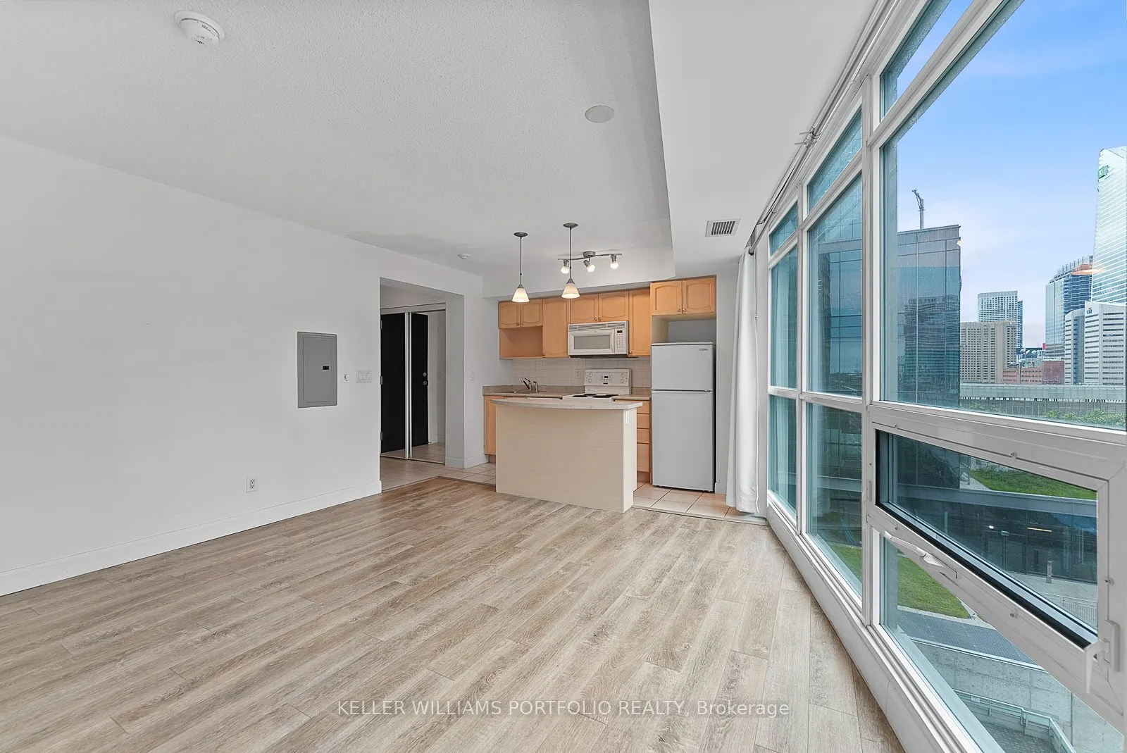 18 Yonge Street, #1104