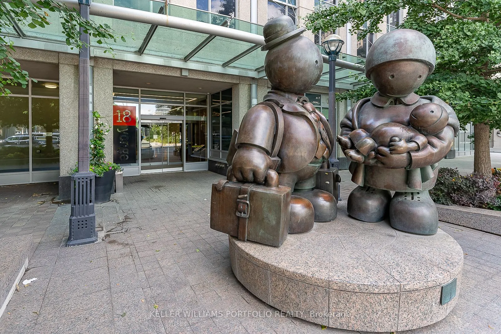 18 Yonge Street, #1104