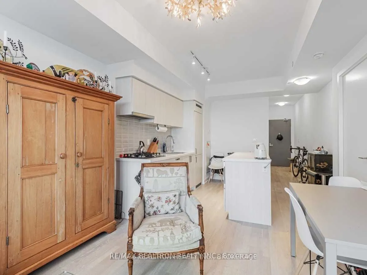 501 St Clair Avenue W, #521