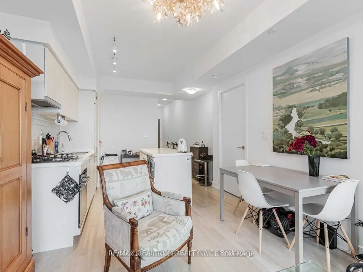 501 St Clair Avenue W, #521