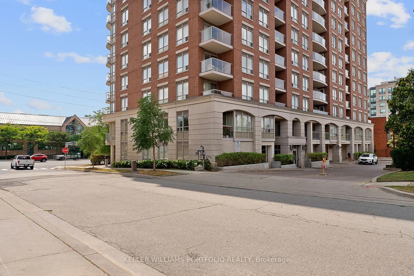 2 Clairtrell Road, #1210