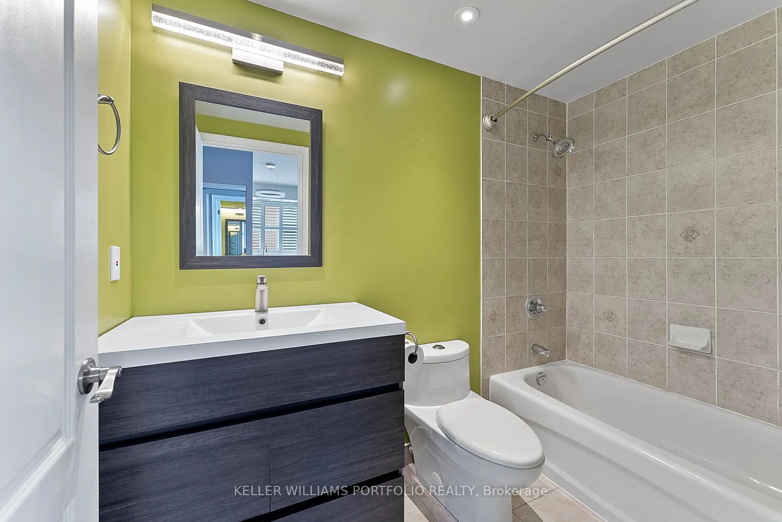 2 Clairtrell Road, #1210