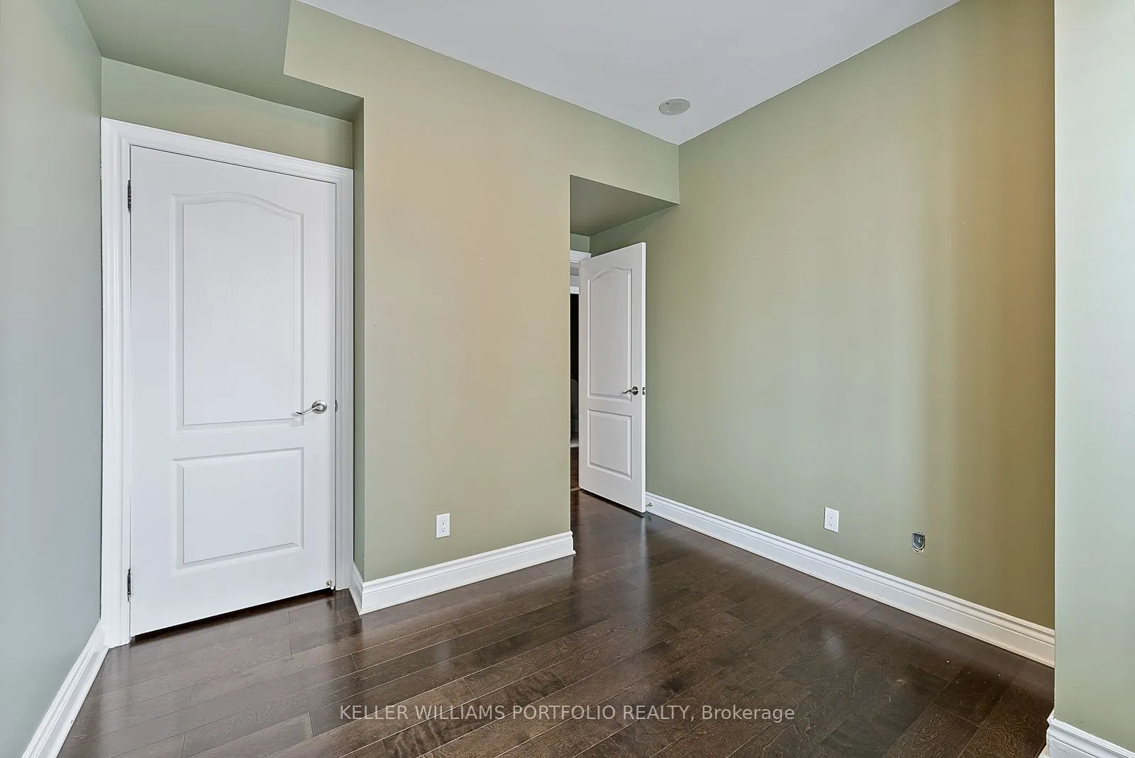 2 Clairtrell Road, #1210