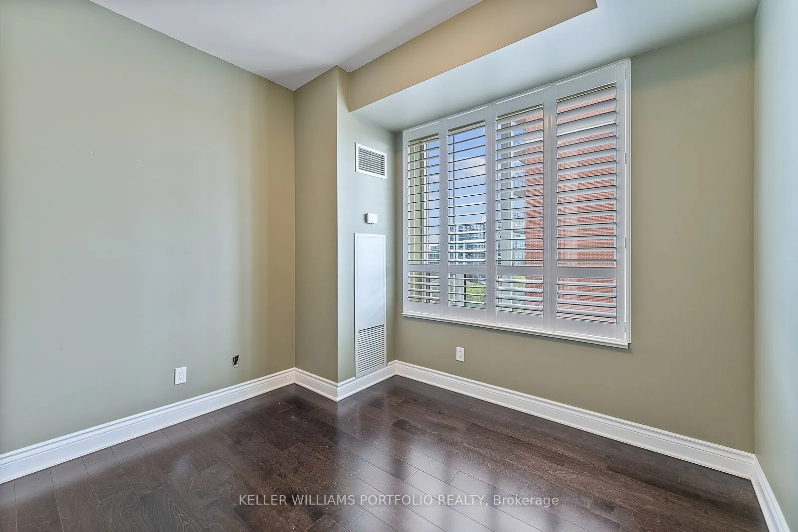 2 Clairtrell Road, #1210