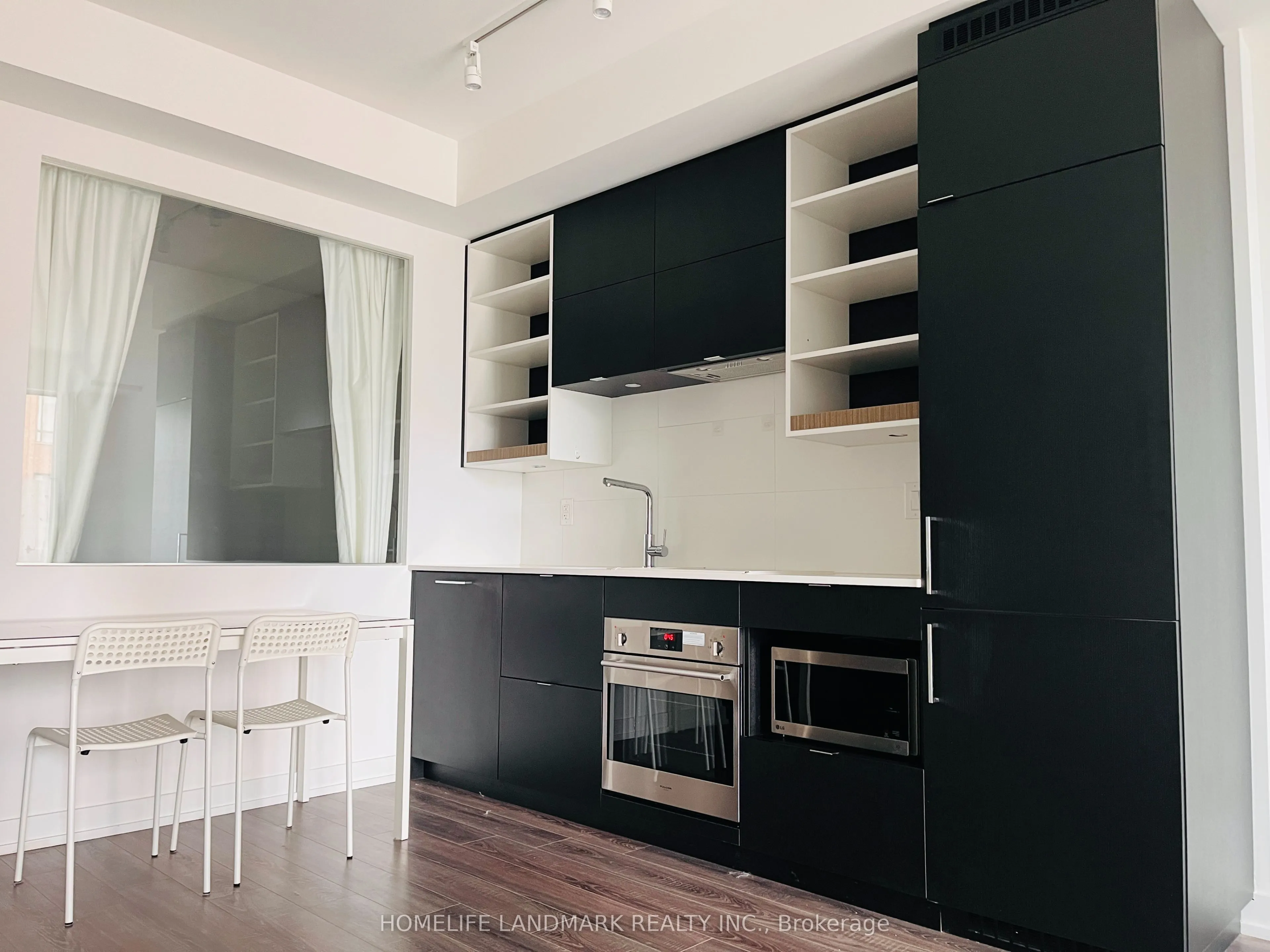 20 Edward Street, #814