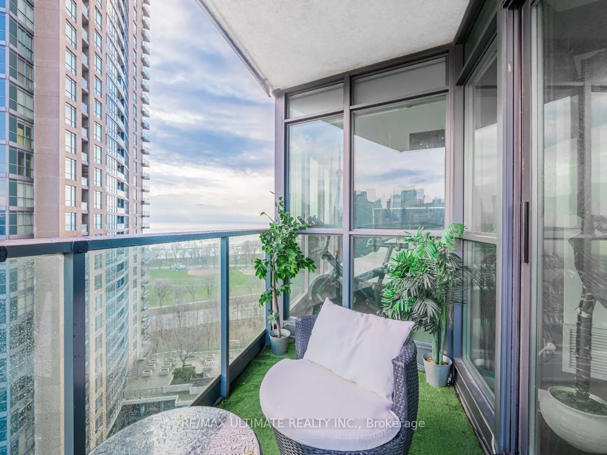 231 Fort York Boulevard, #1911