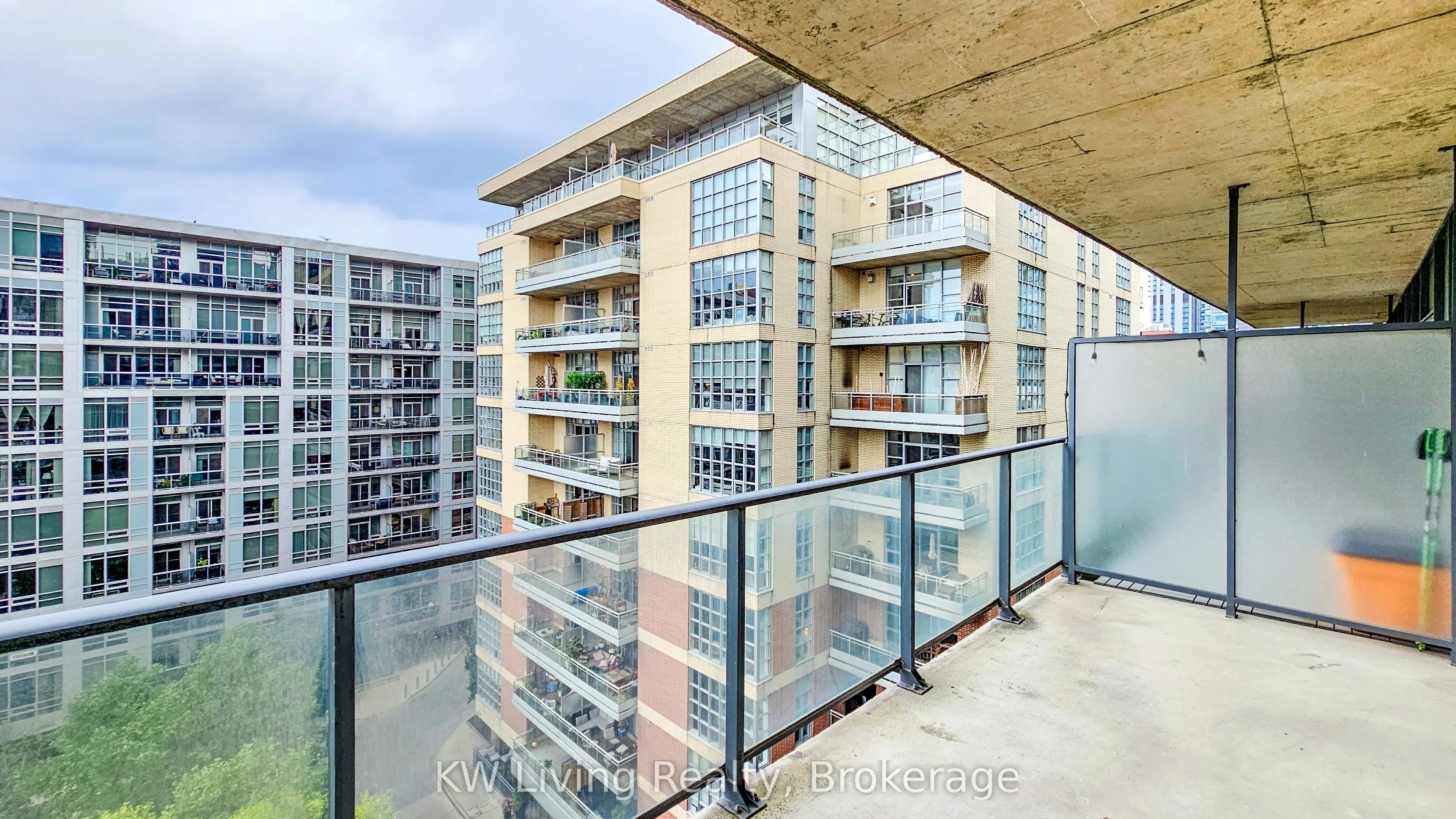 478 King Street W, #814