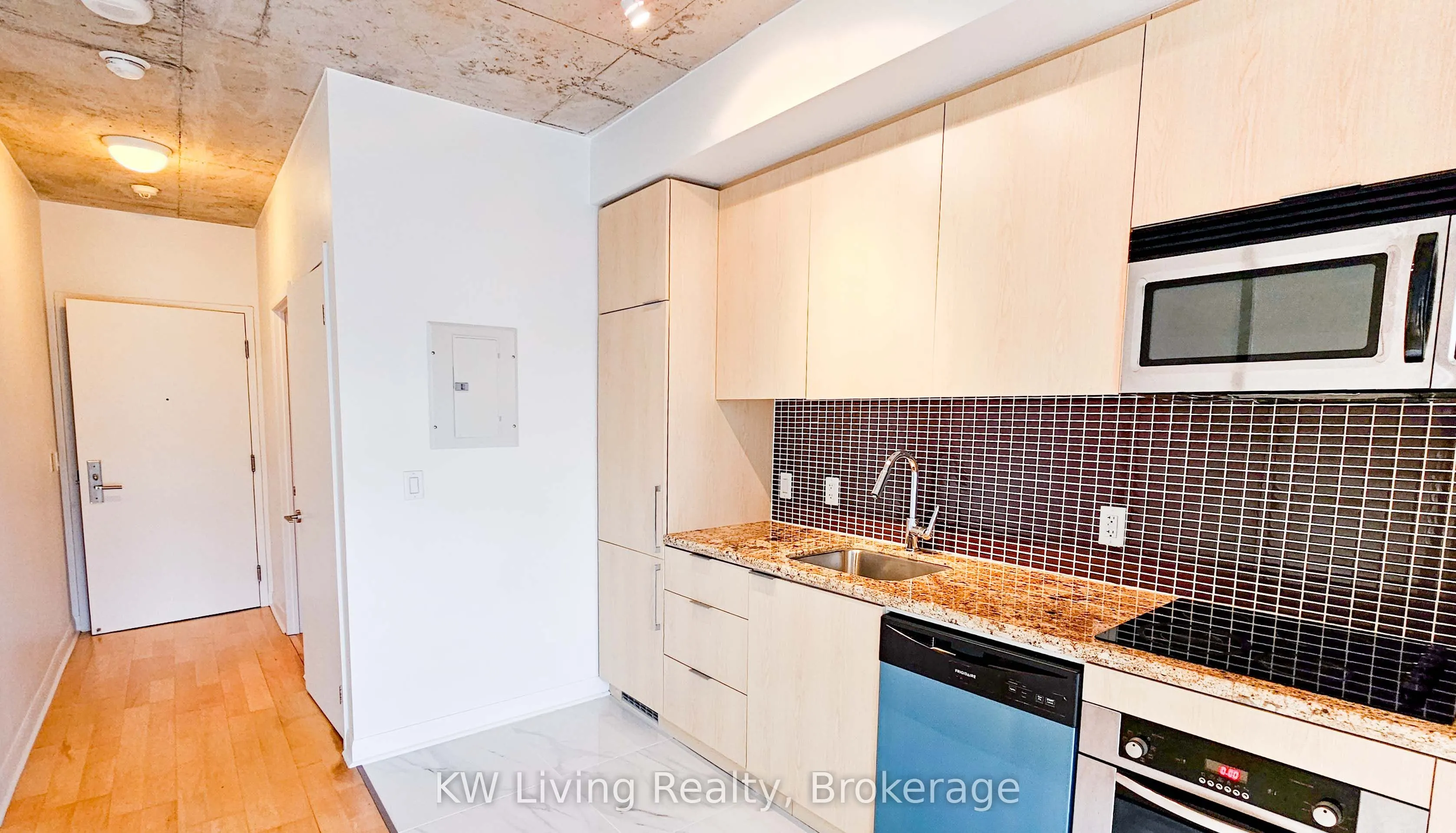 478 King Street W, #814