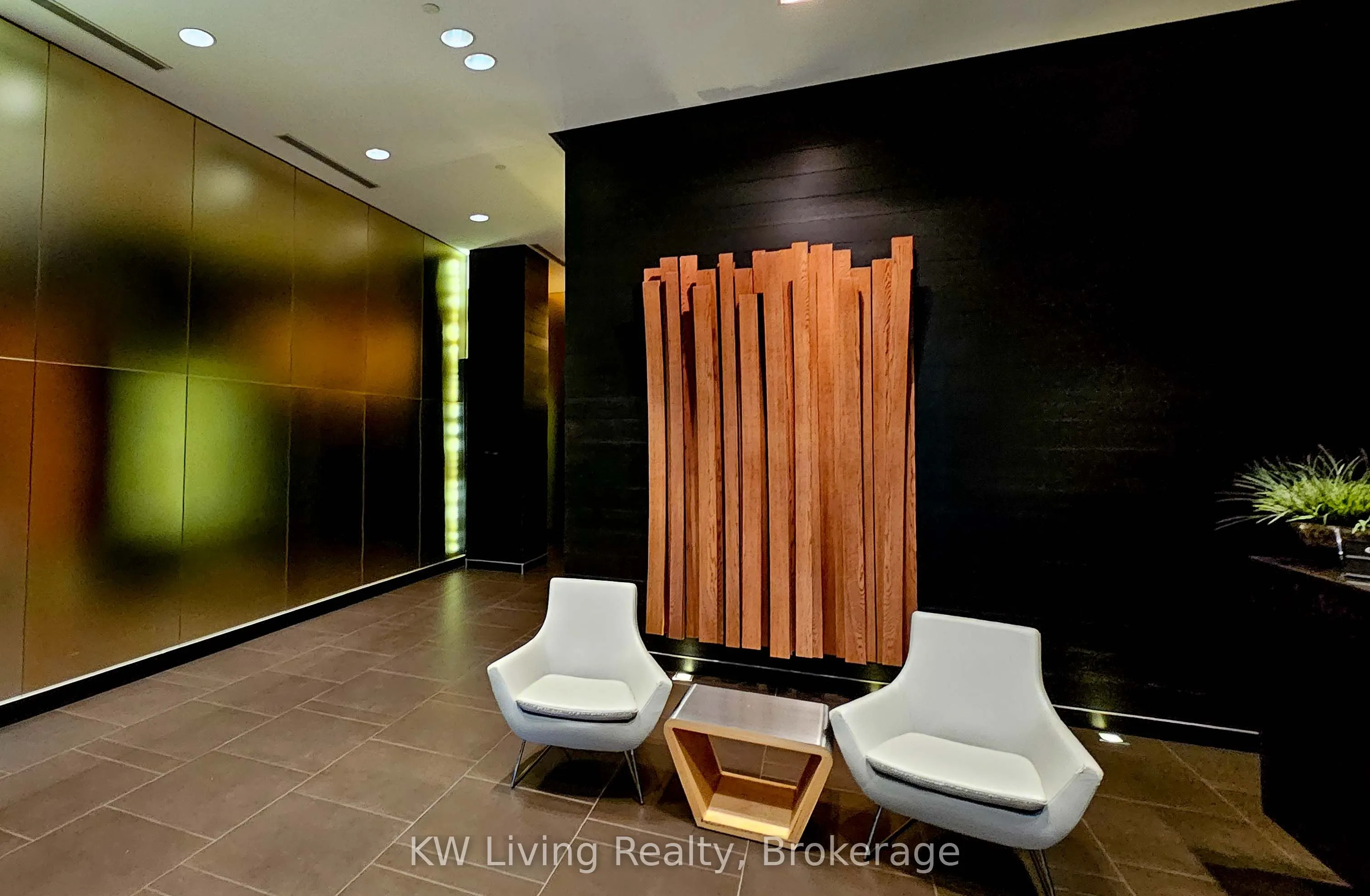478 King Street W, #814
