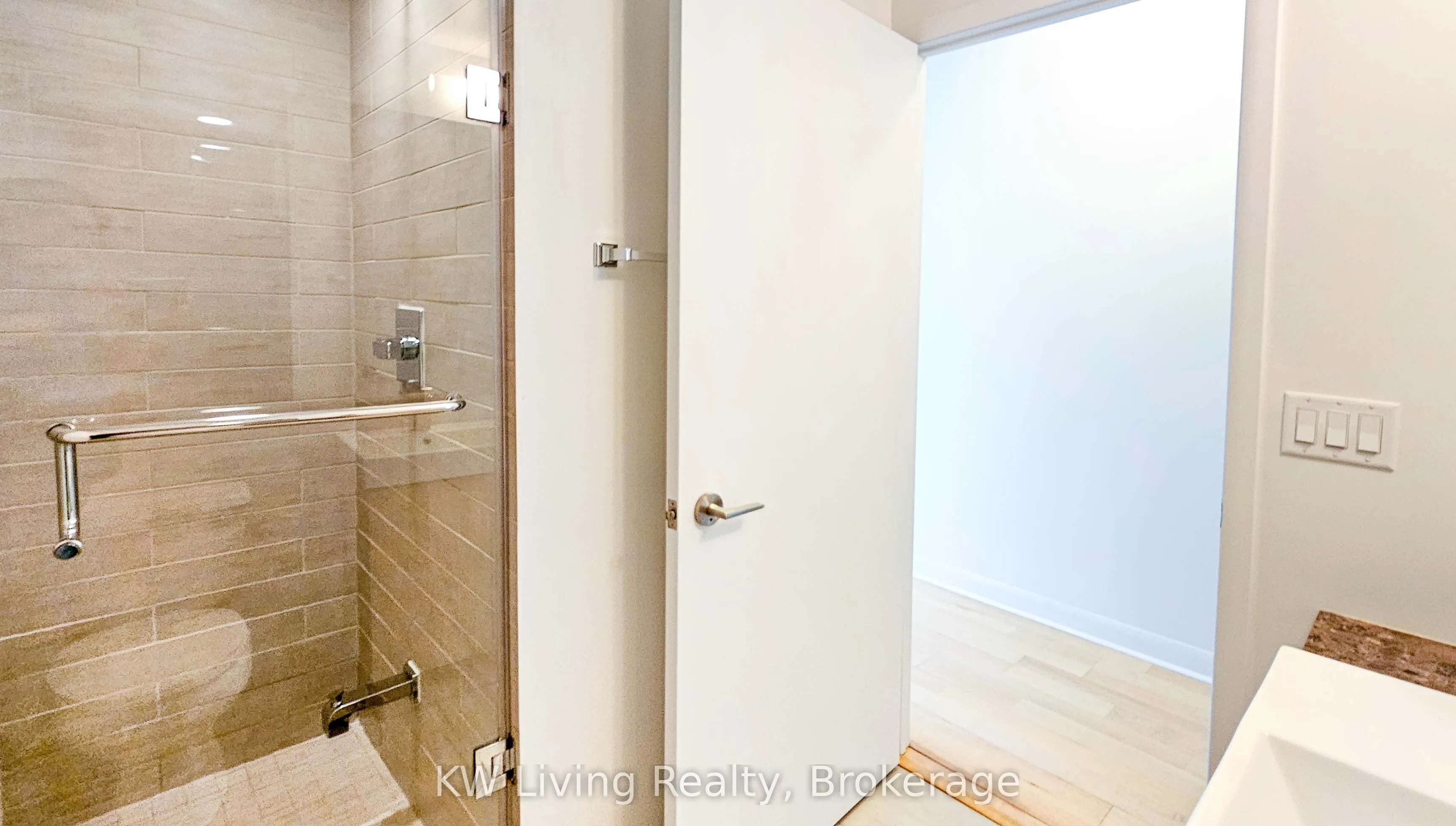 478 King Street W, #814