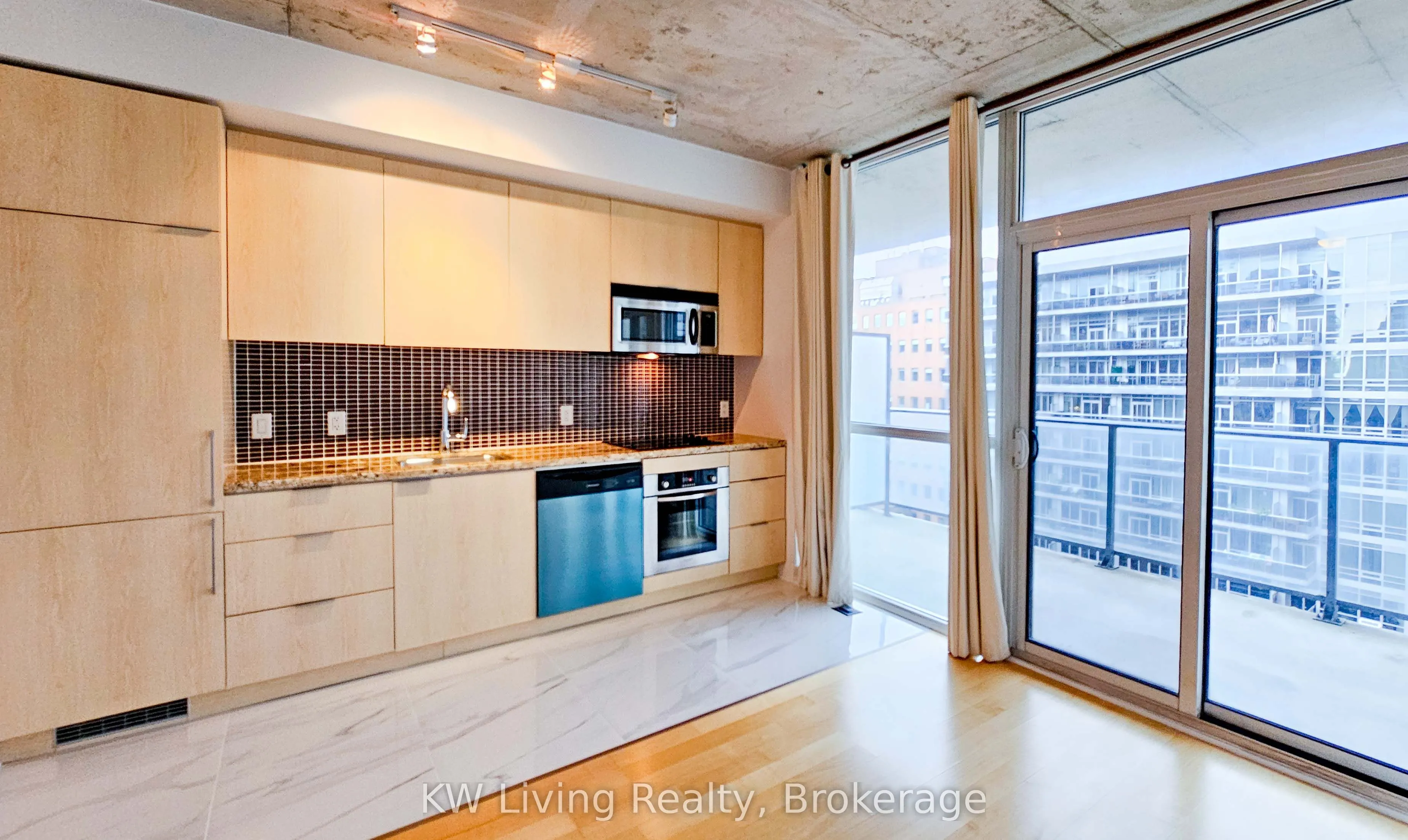 478 King Street W, #814