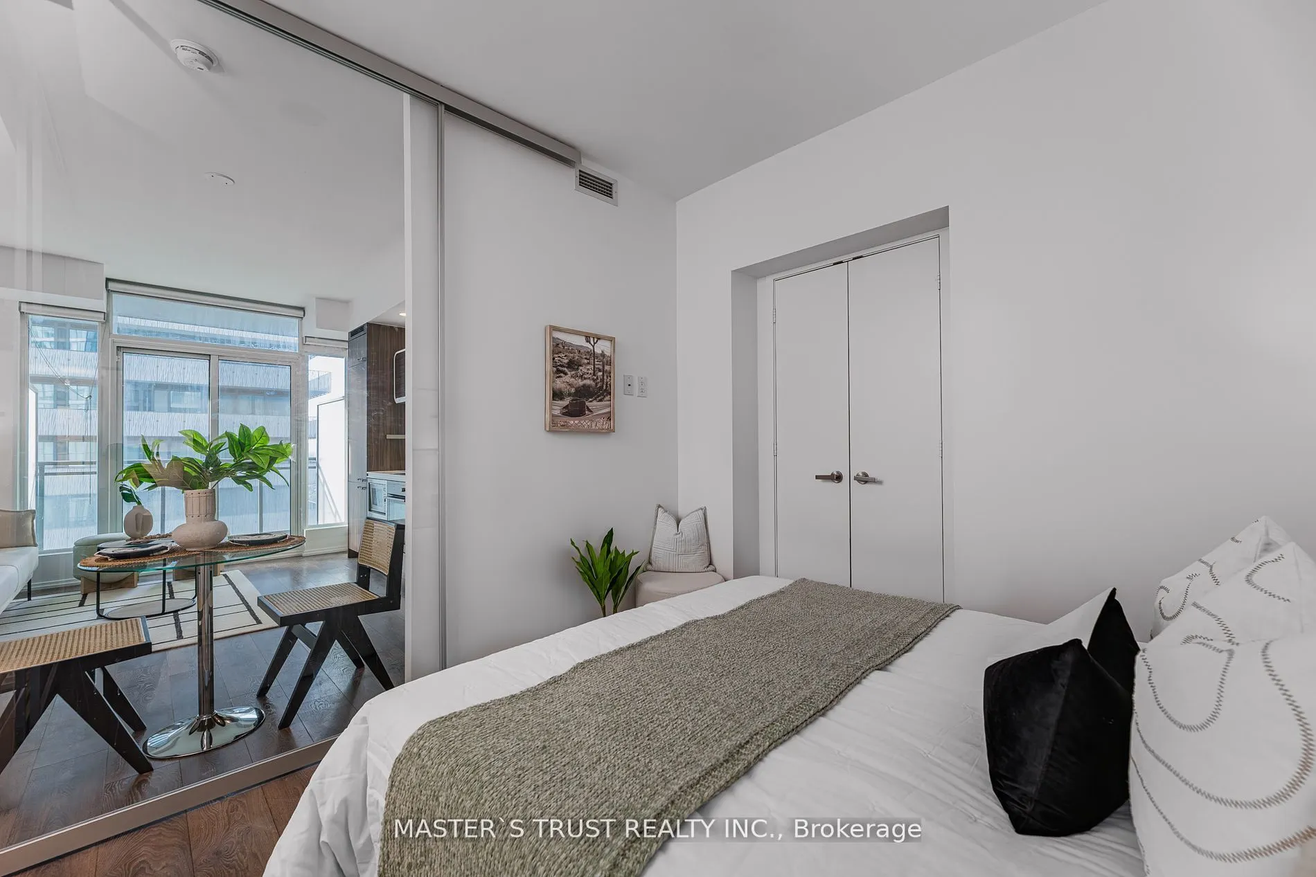 45 Charles Street E, #2808
