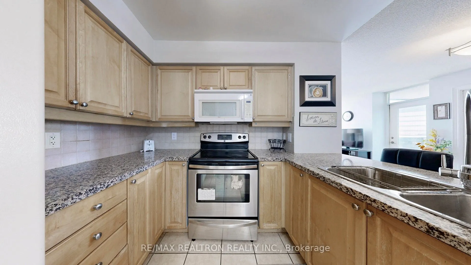 15 Greenview Avenue, #2413