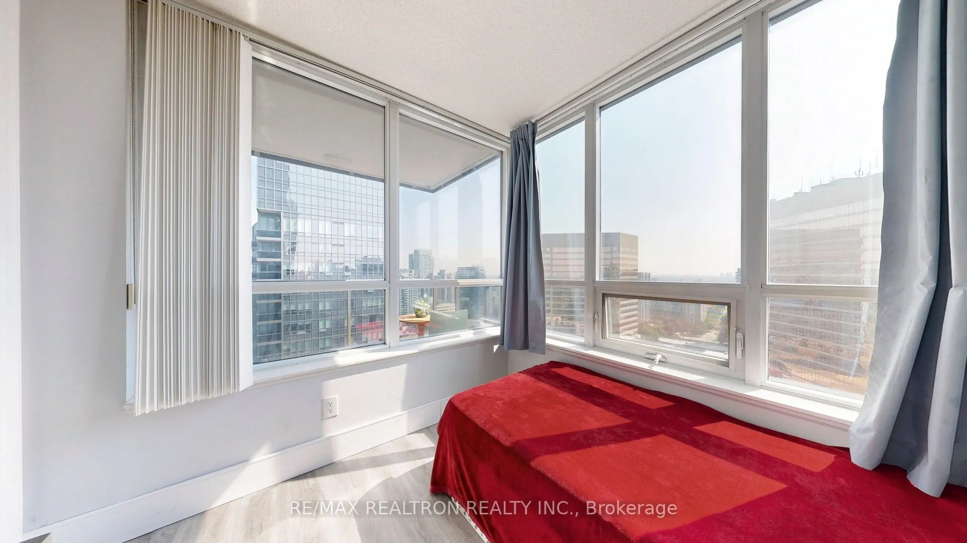 15 Greenview Avenue, #2413