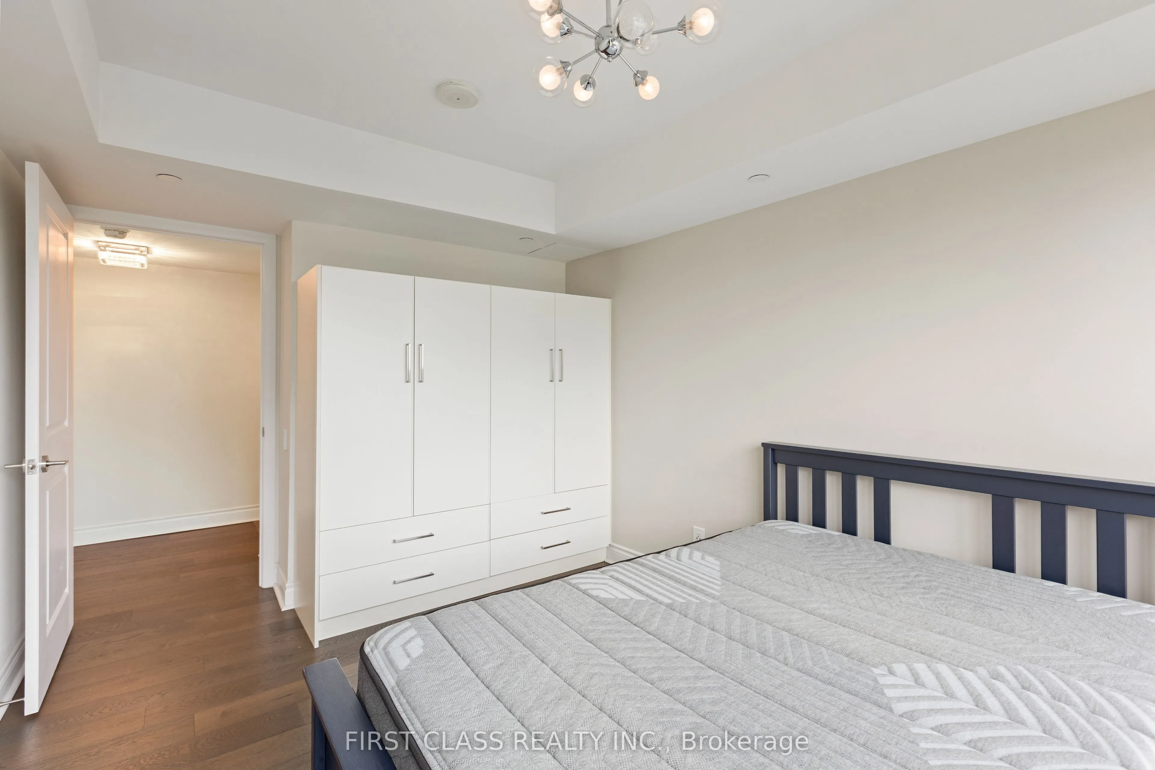 5168 Yonge Street, #605