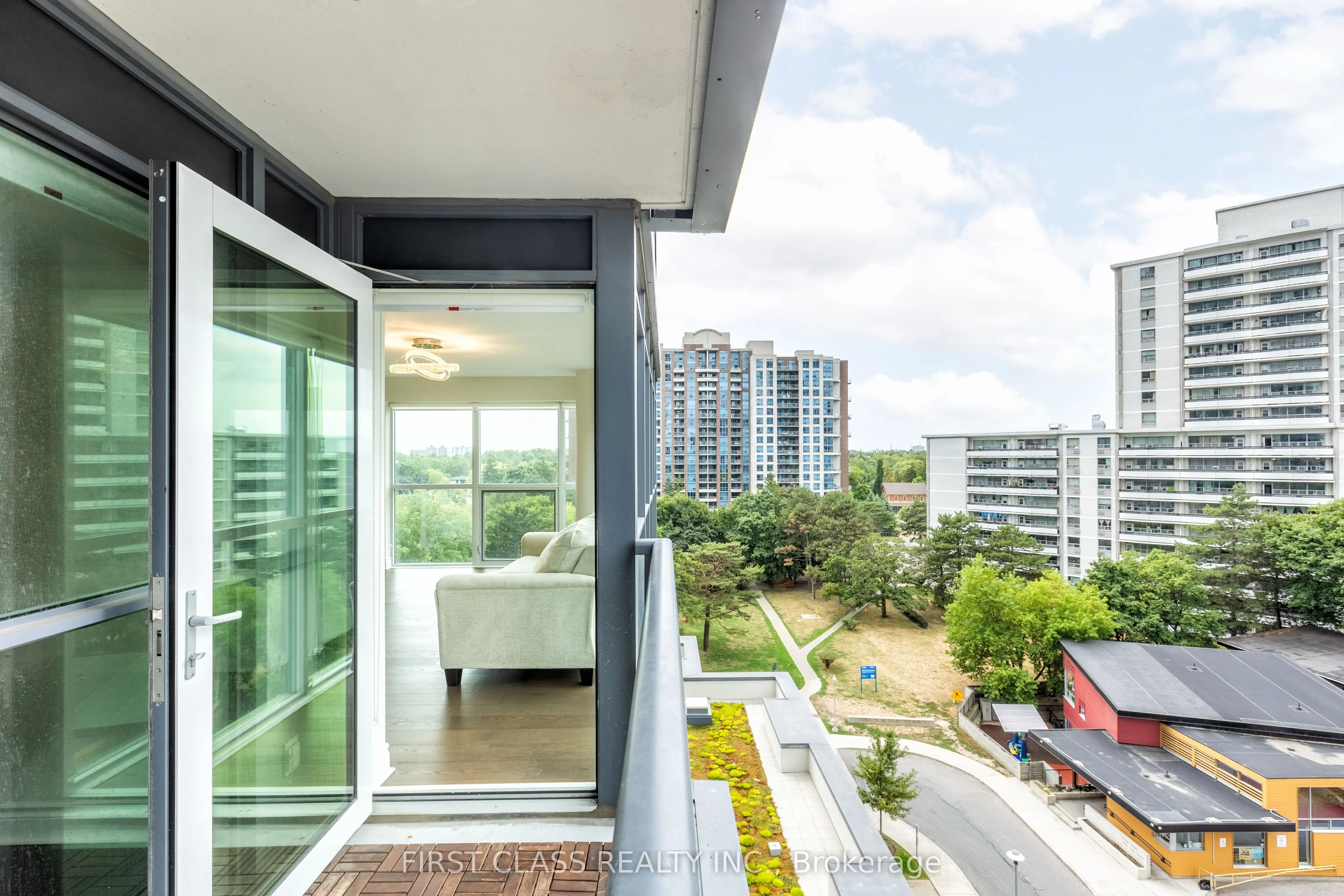 5168 Yonge Street, #605