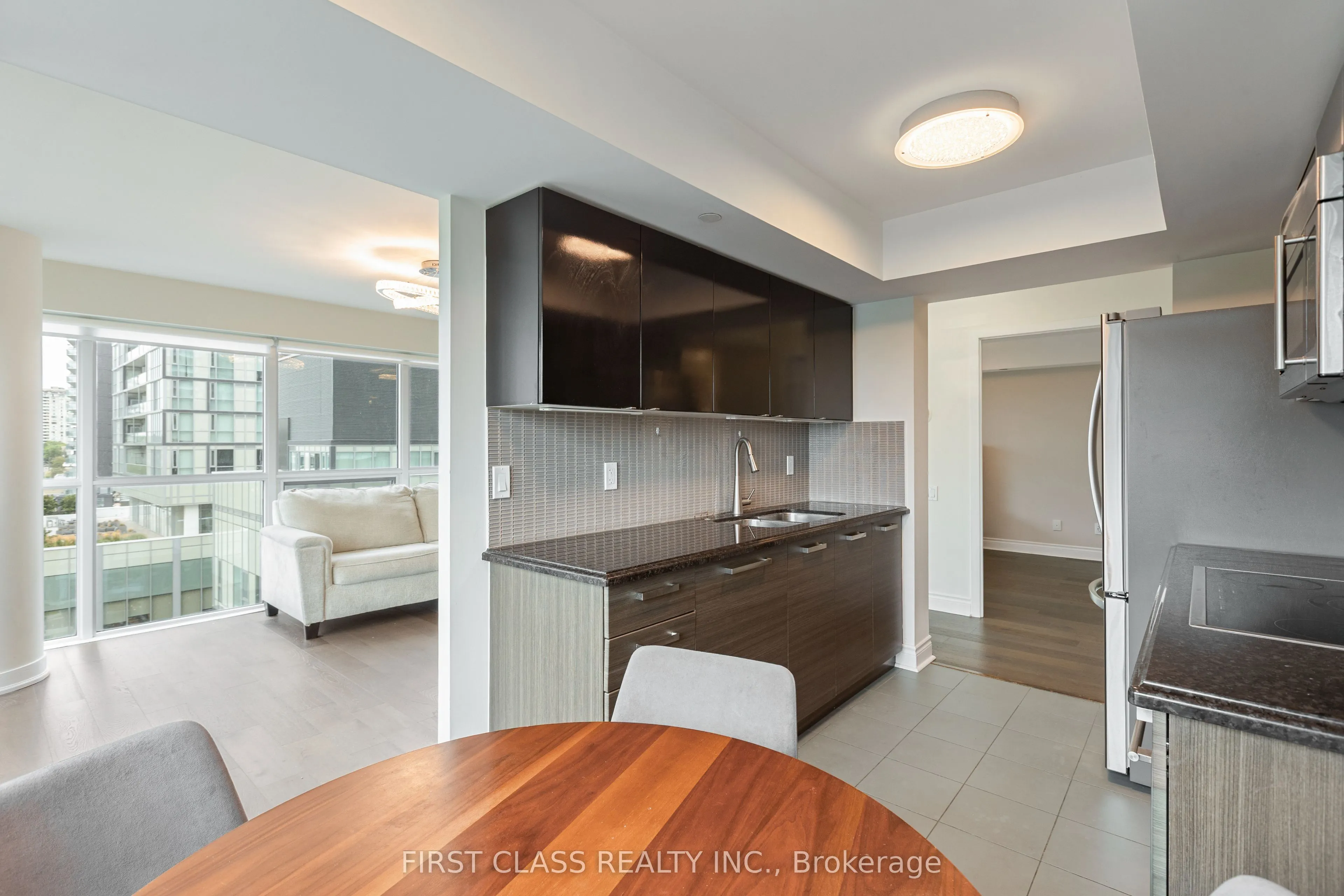 5168 Yonge Street, #605