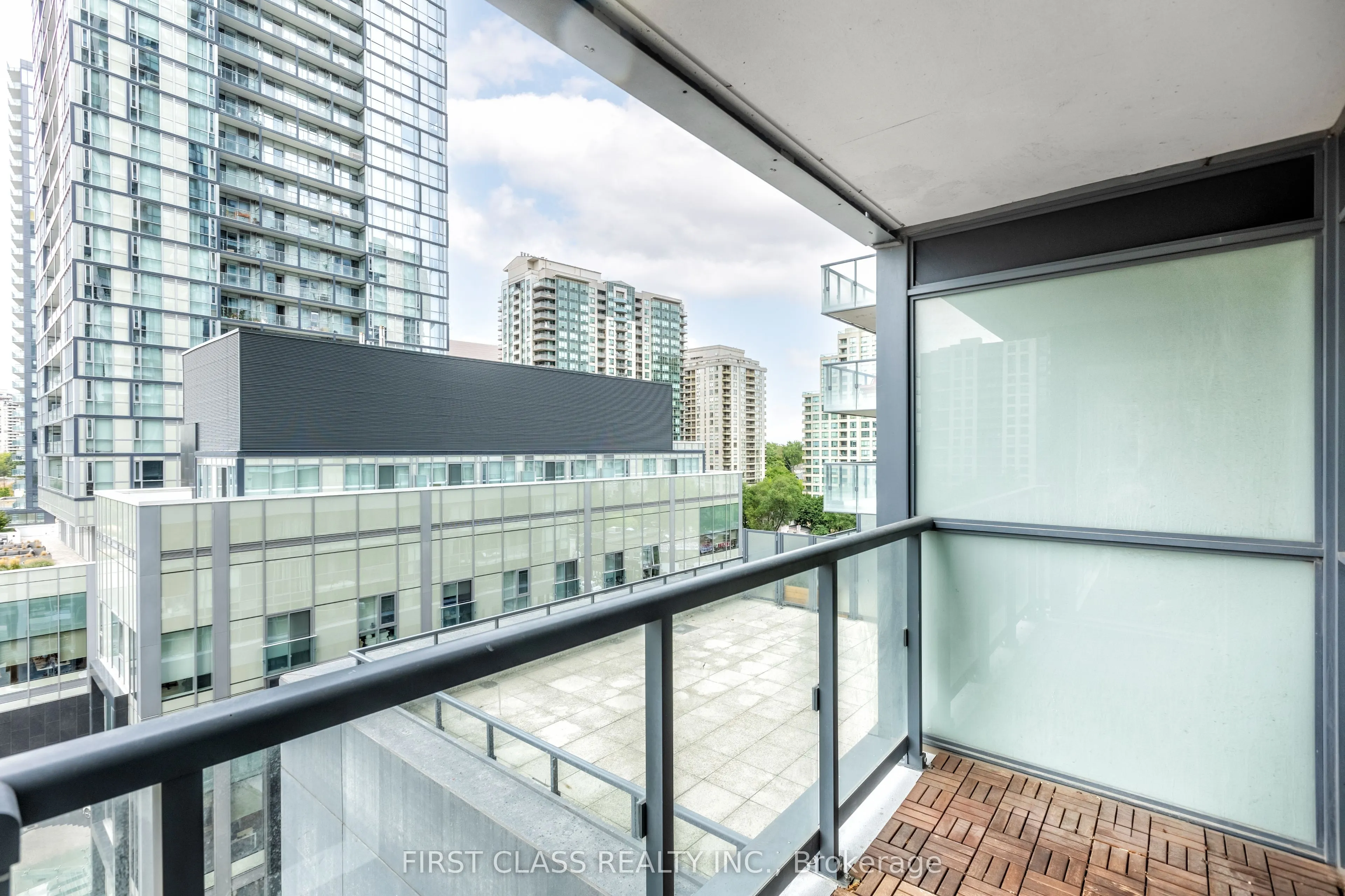 5168 Yonge Street, #605