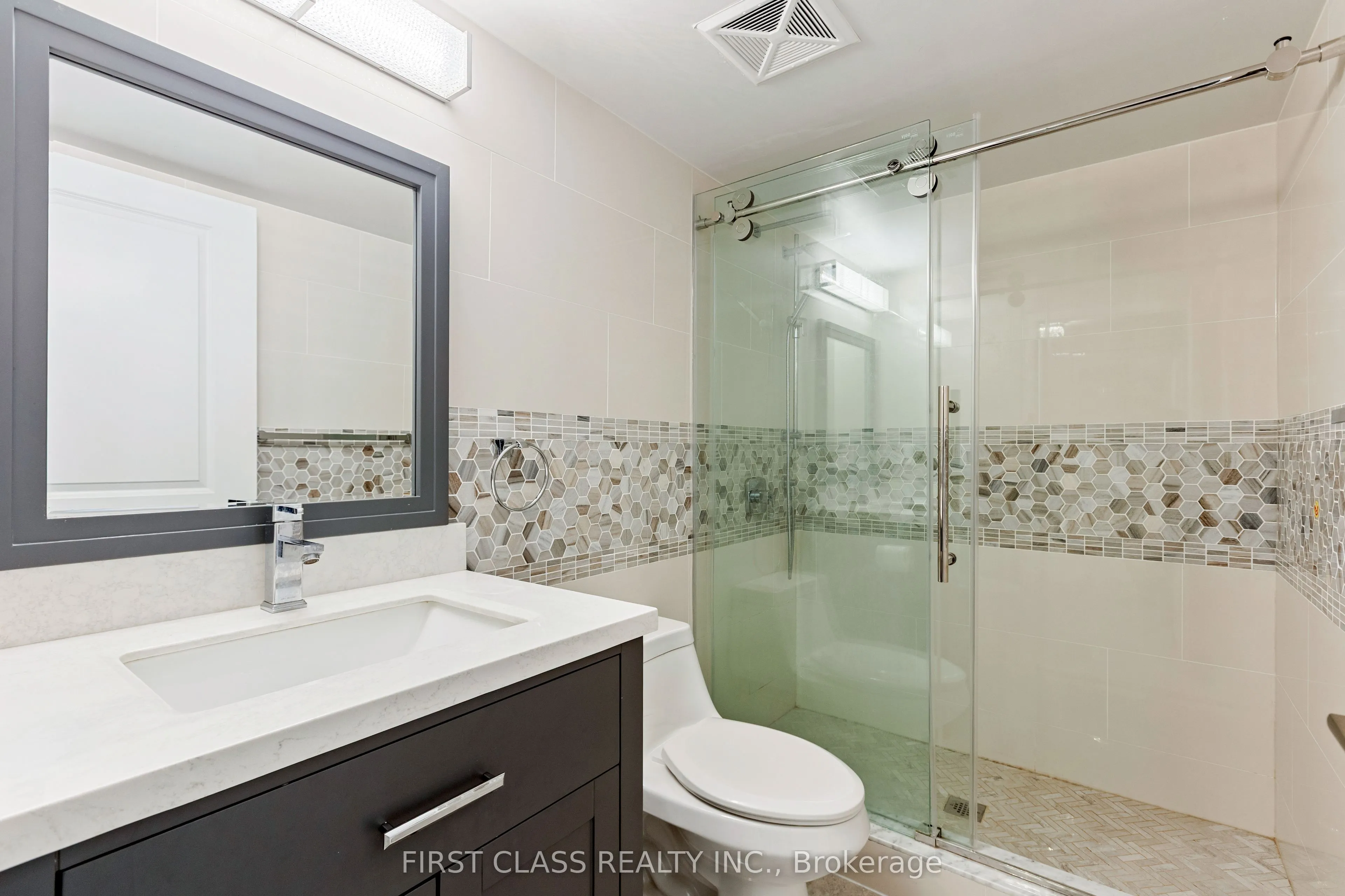 5168 Yonge Street, #605