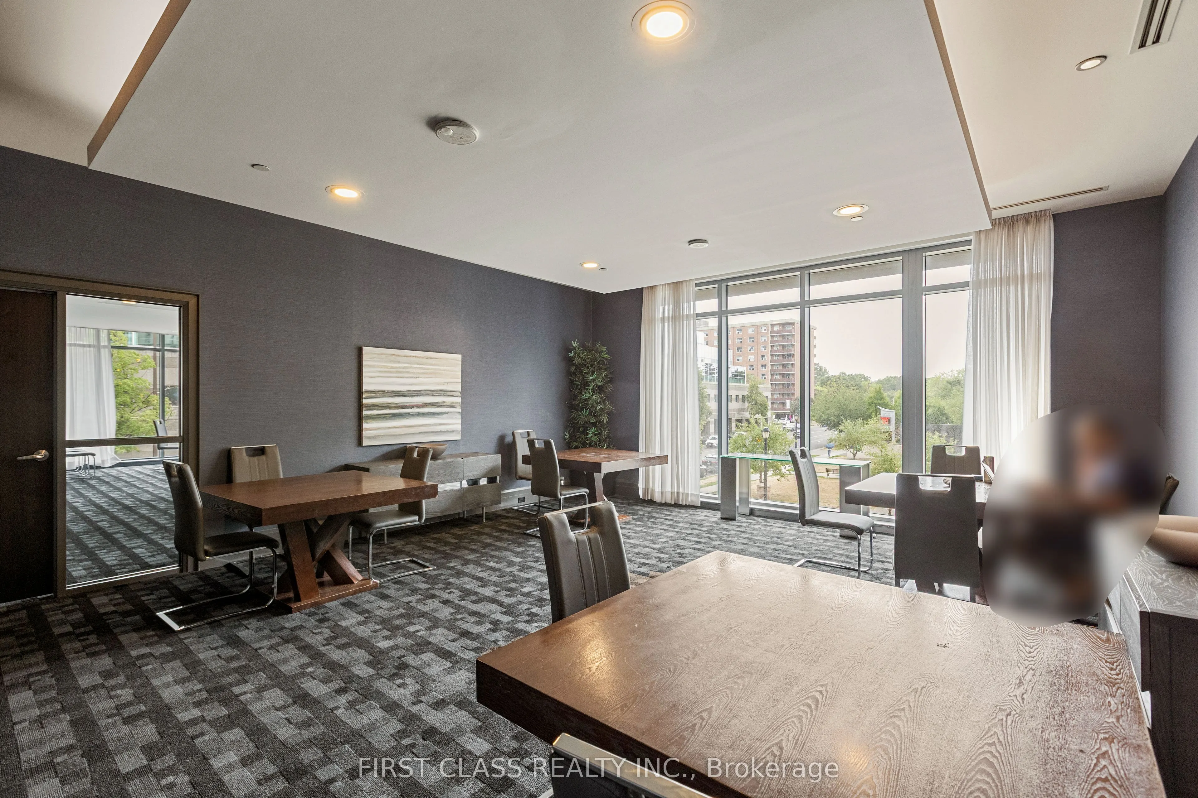 5168 Yonge Street, #605