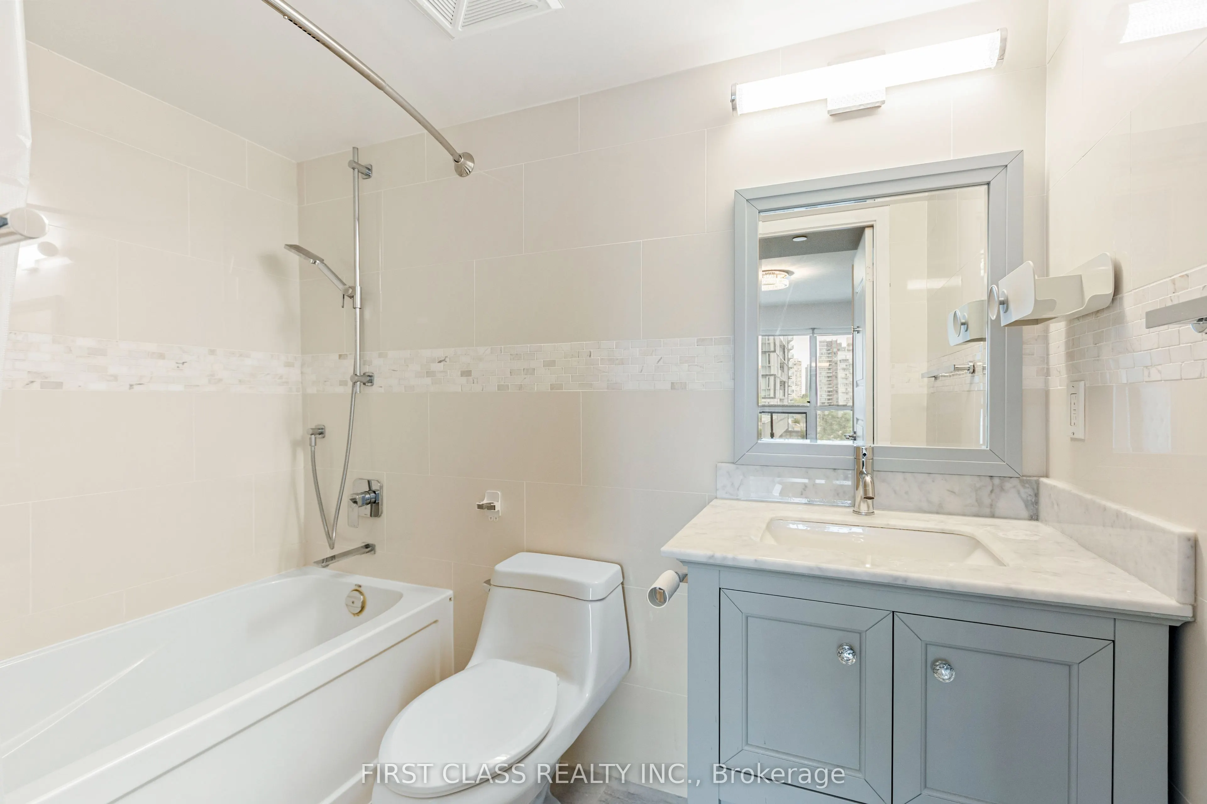 5168 Yonge Street, #605