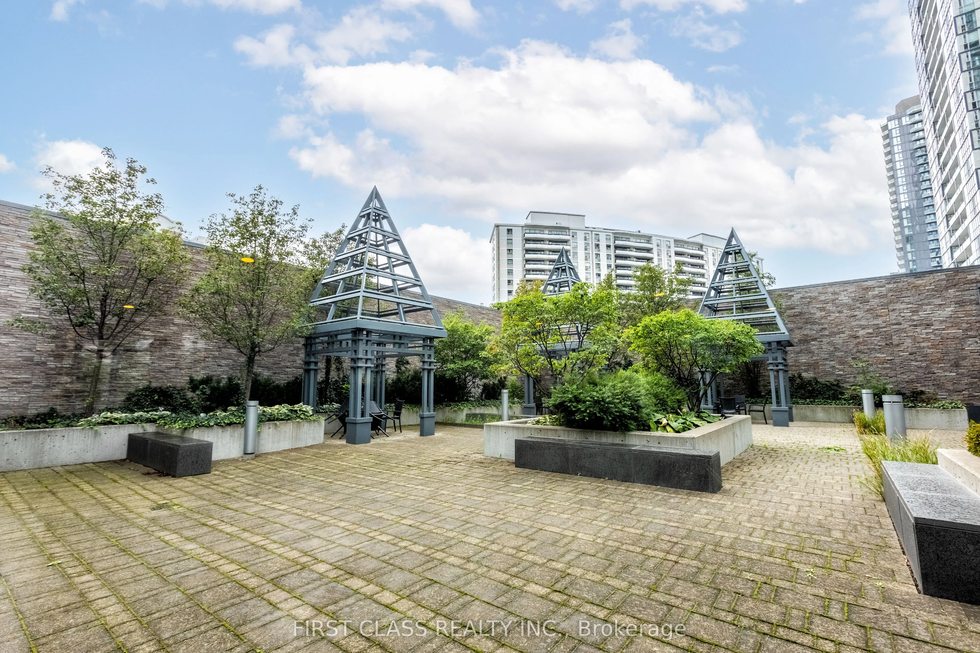 5168 Yonge Street, #605