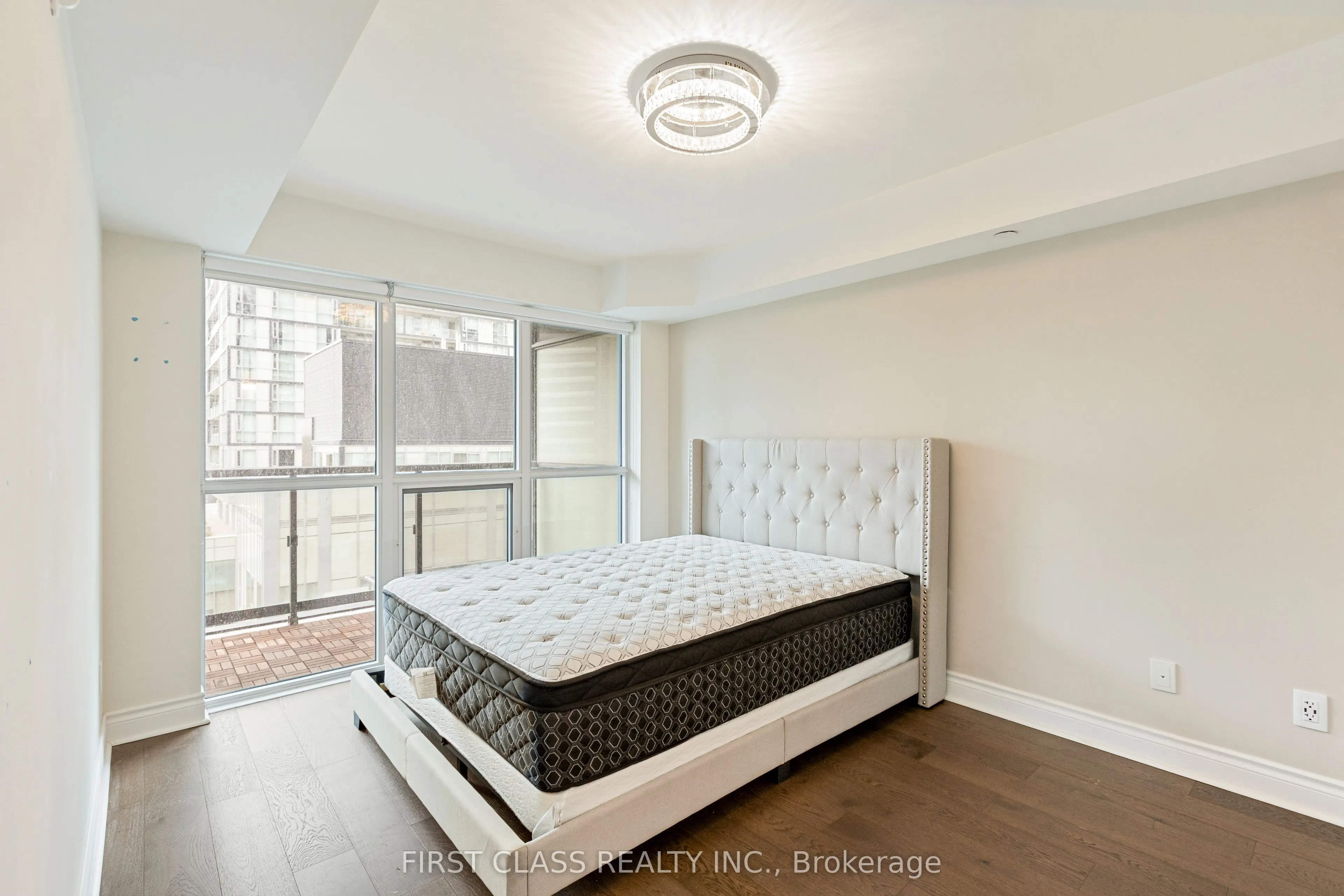 5168 Yonge Street, #605