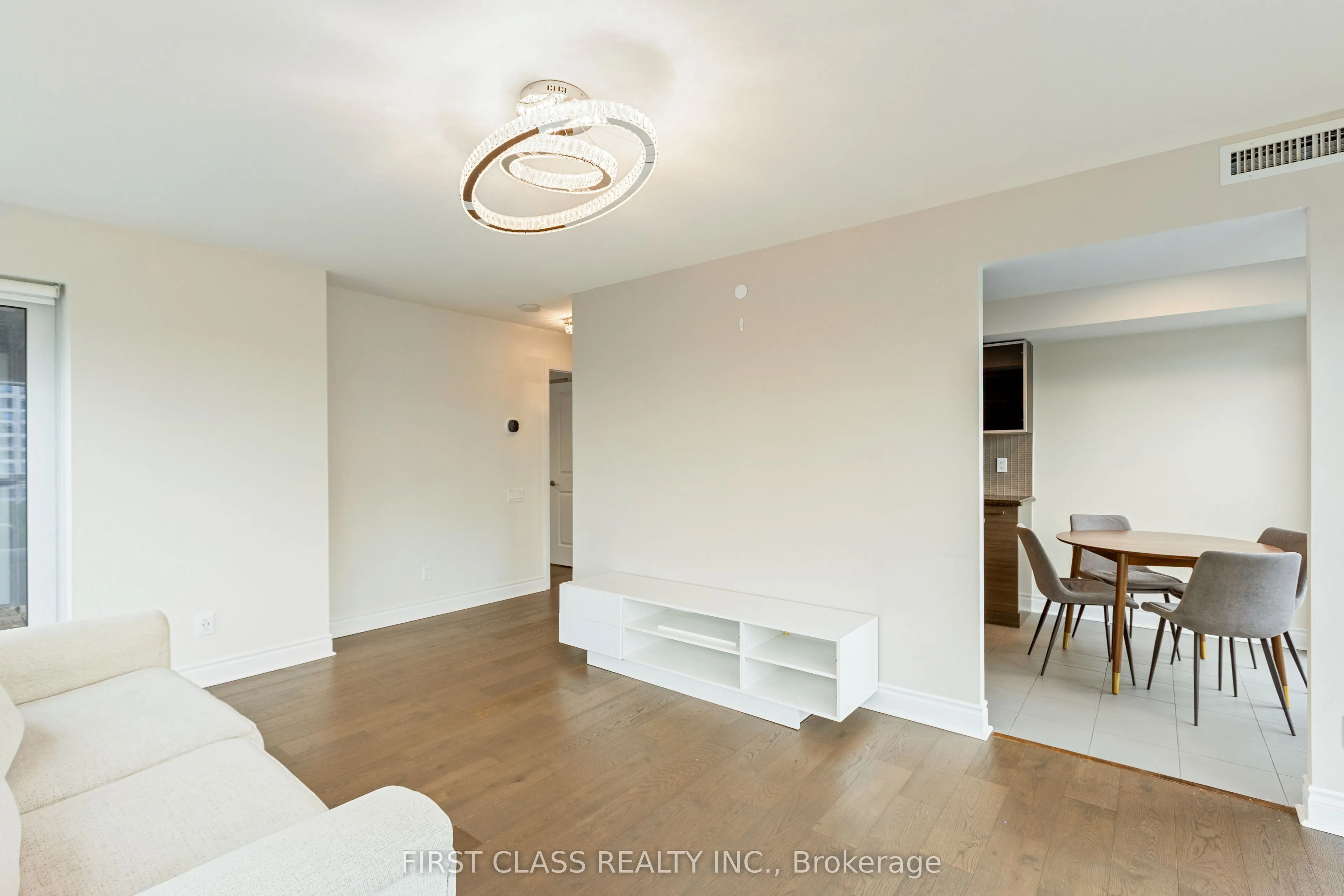5168 Yonge Street, #605