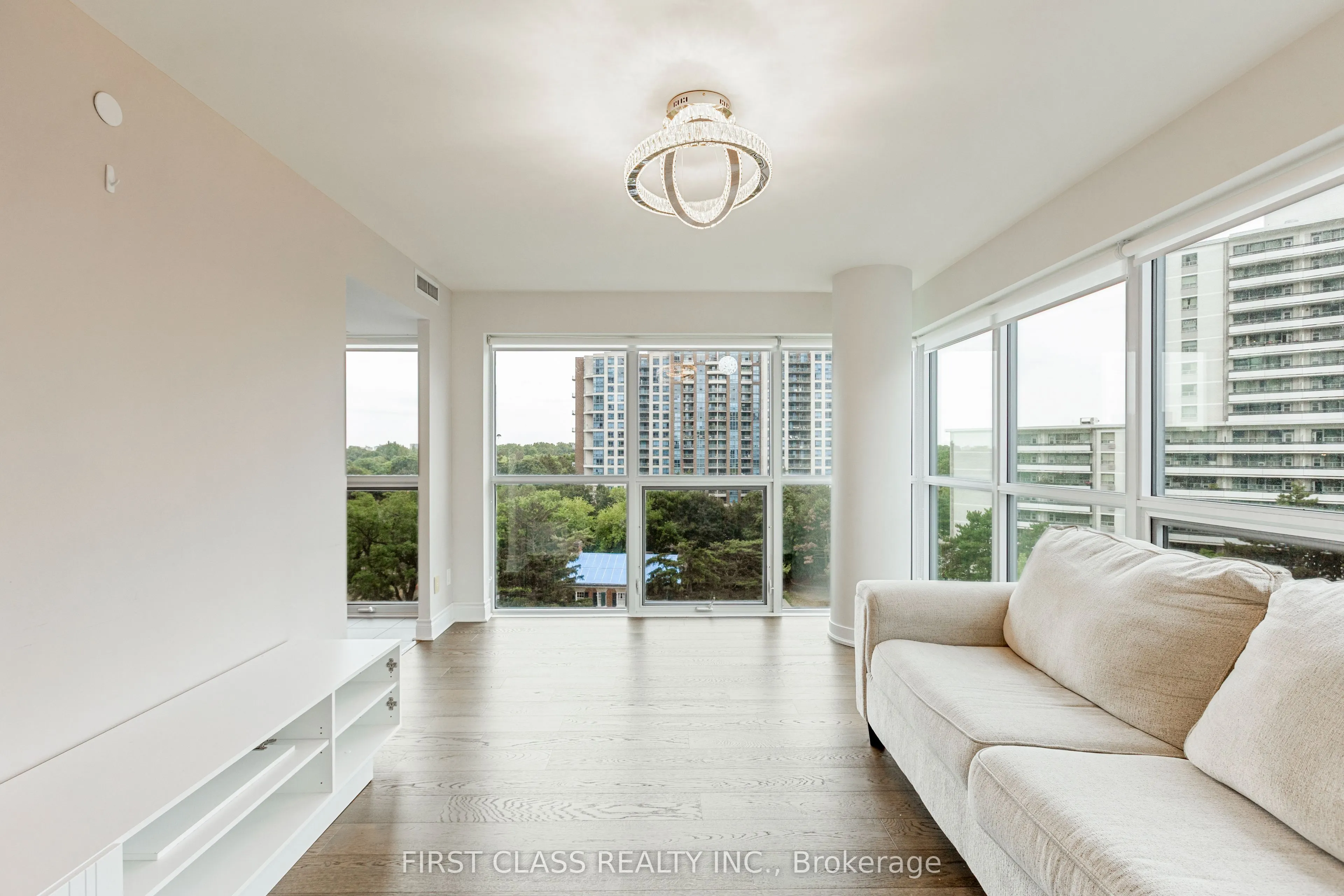 5168 Yonge Street, #605