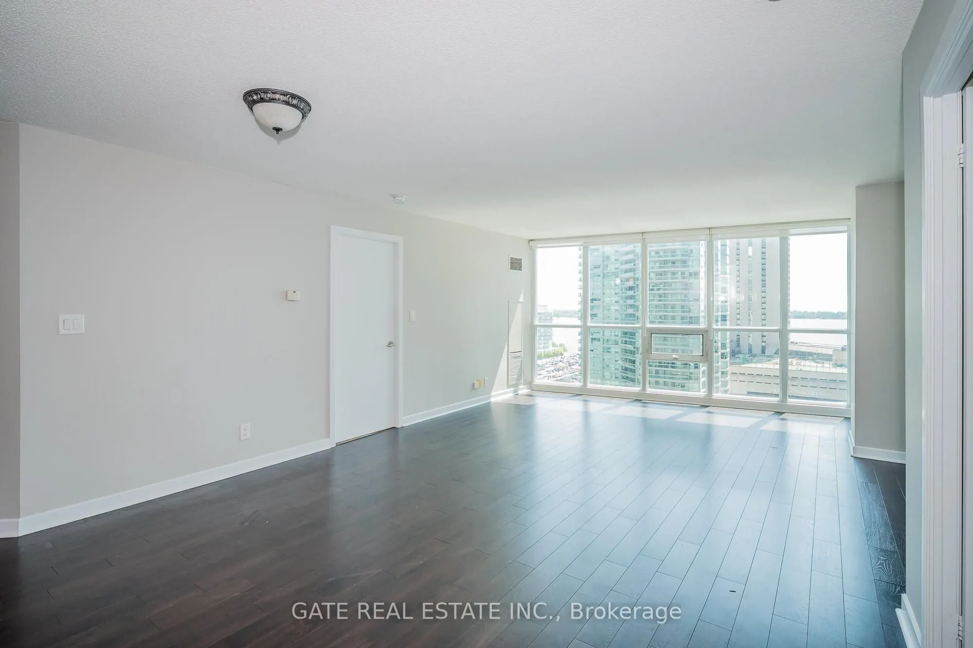 18 Harbour Street, #1410