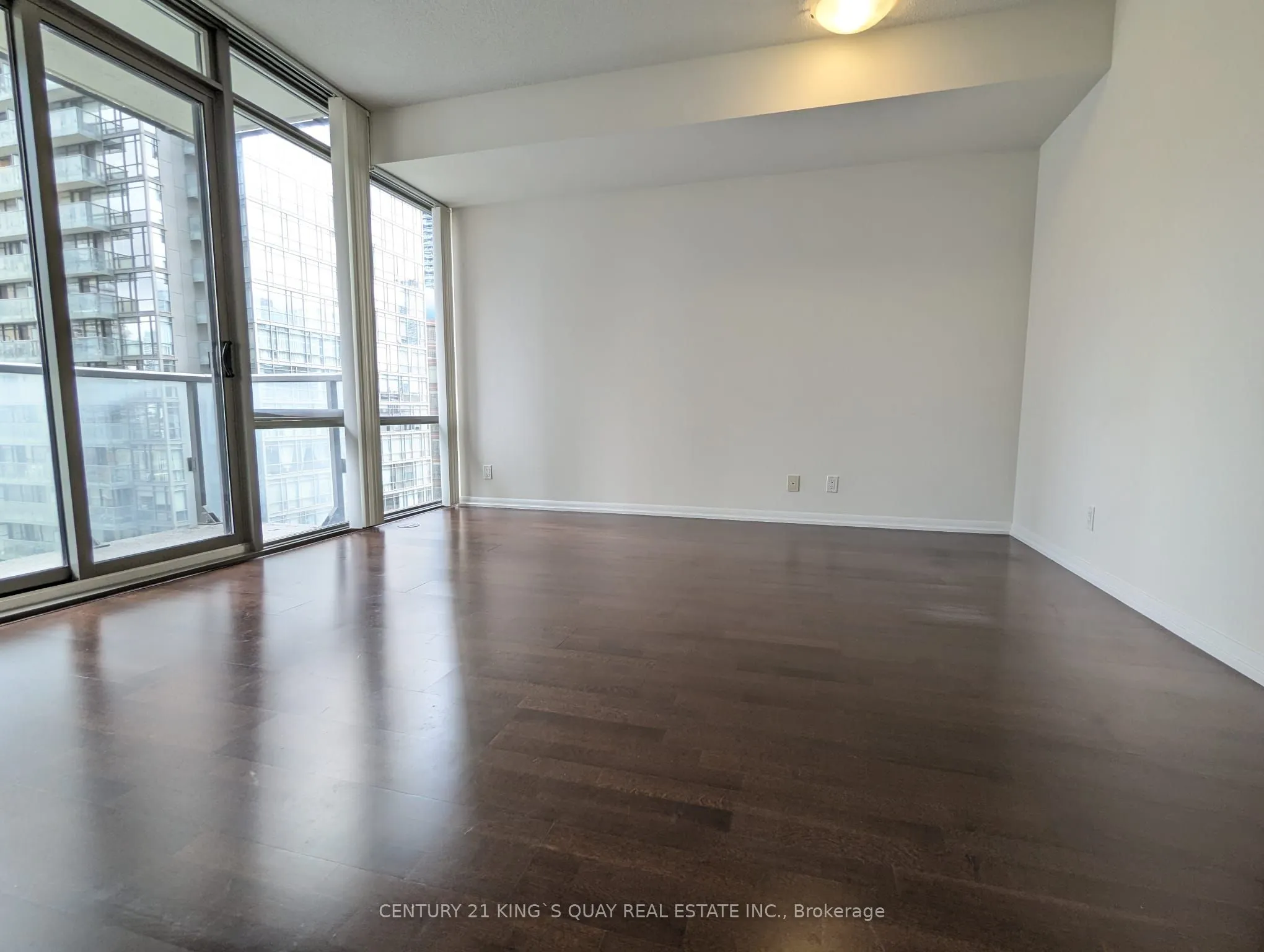 832 Bay Street, #906