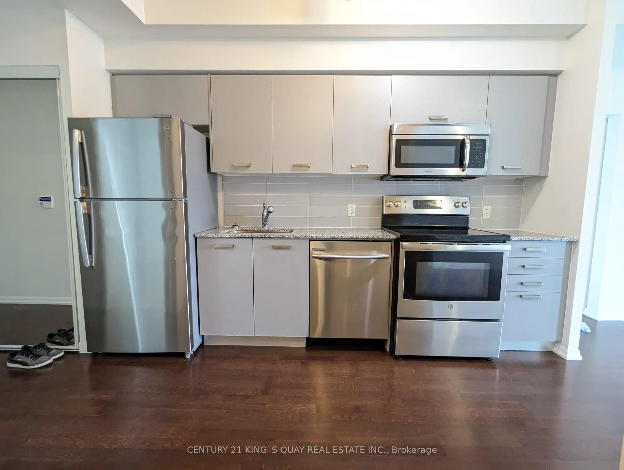 832 Bay Street, #906
