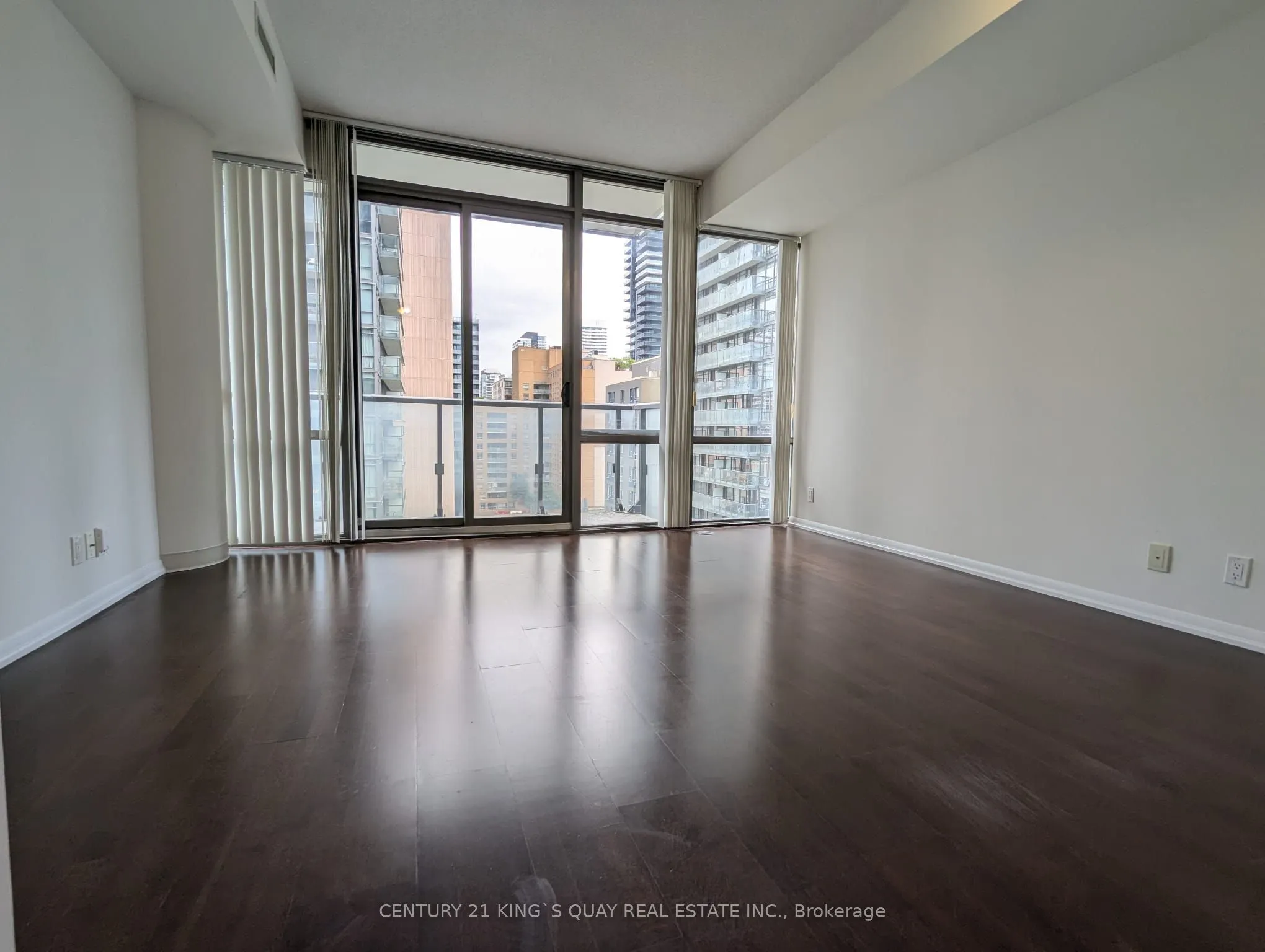 832 Bay Street, #906