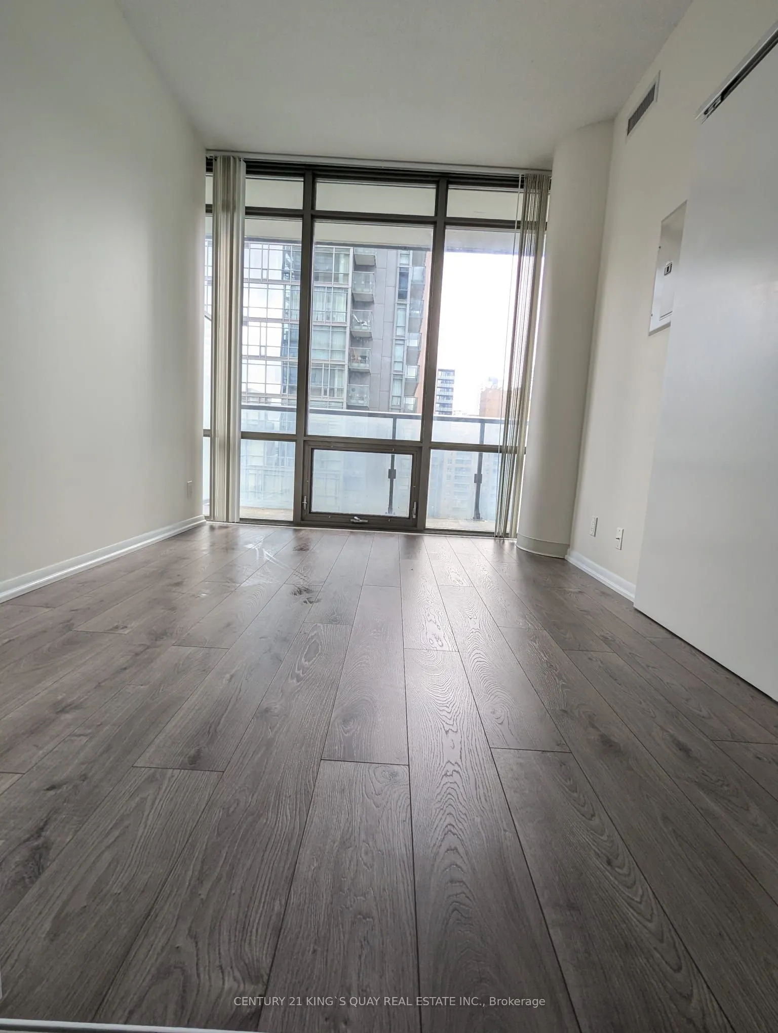 832 Bay Street, #906