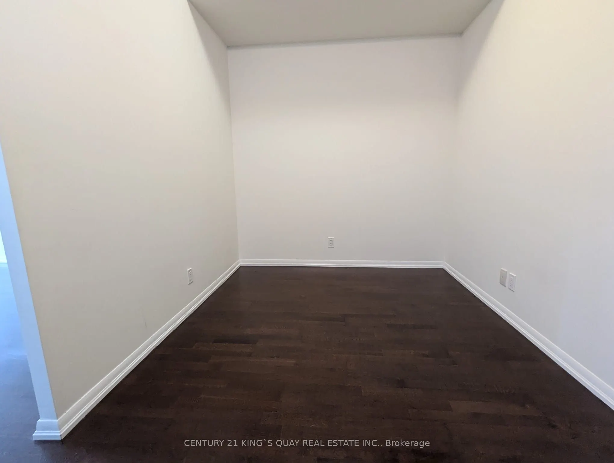 832 Bay Street, #906