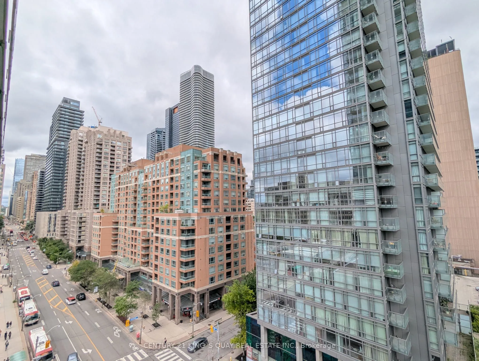 832 Bay Street, #906