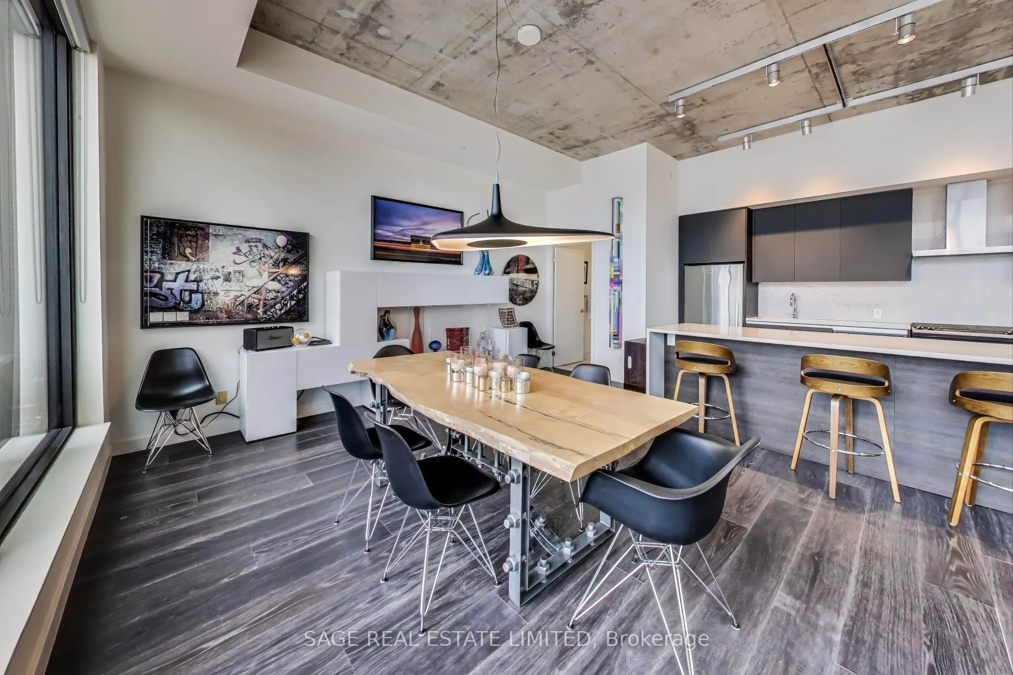 111 Bathurst Street N, #1606