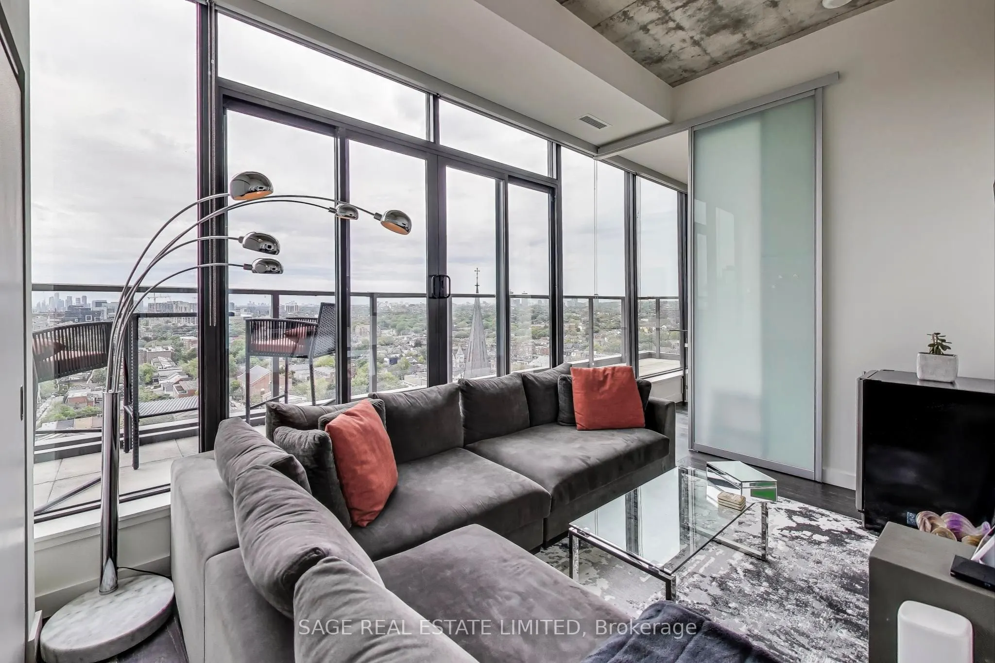 111 Bathurst Street N, #1606