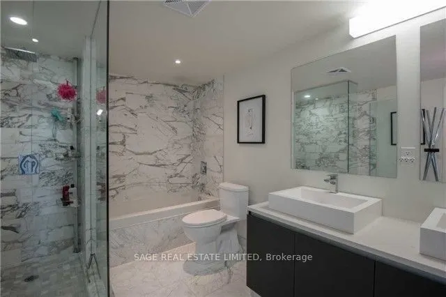 111 Bathurst Street N, #1606