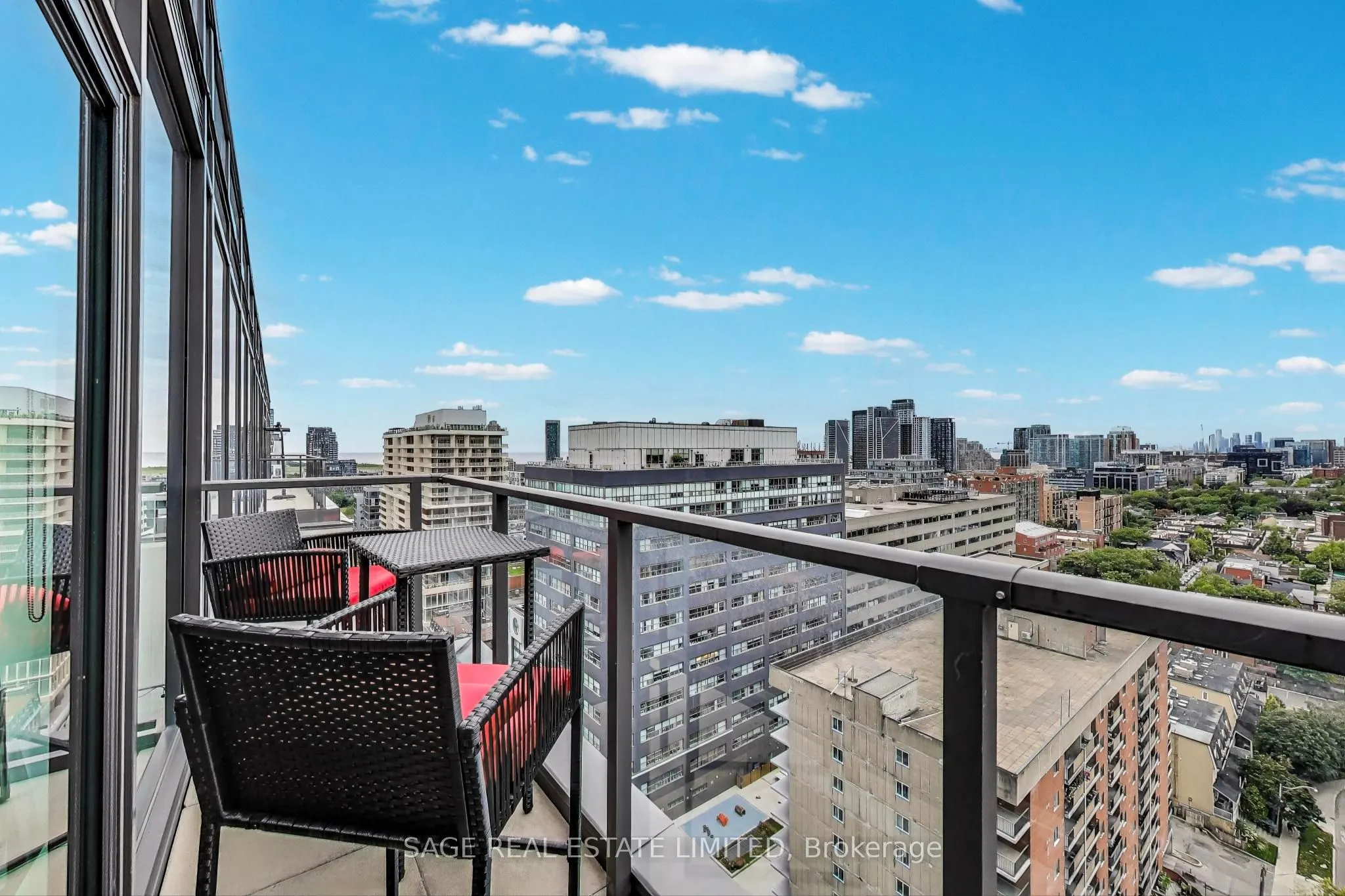 111 Bathurst Street N, #1606