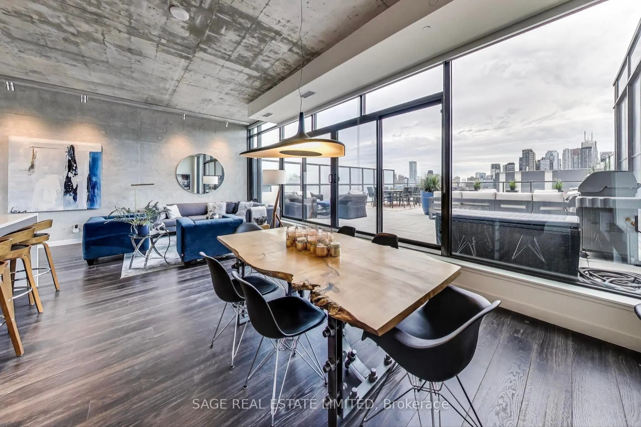 111 Bathurst Street N, #1606