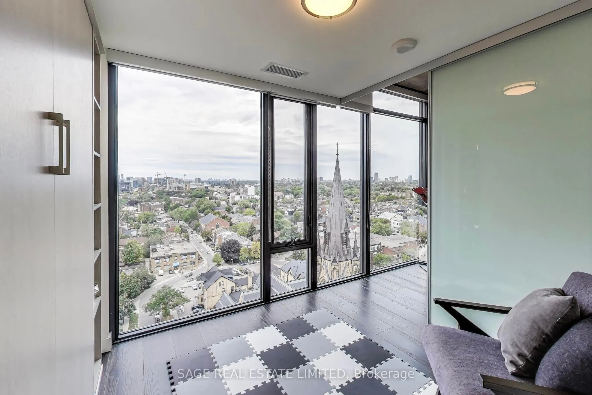 111 Bathurst Street N, #1606