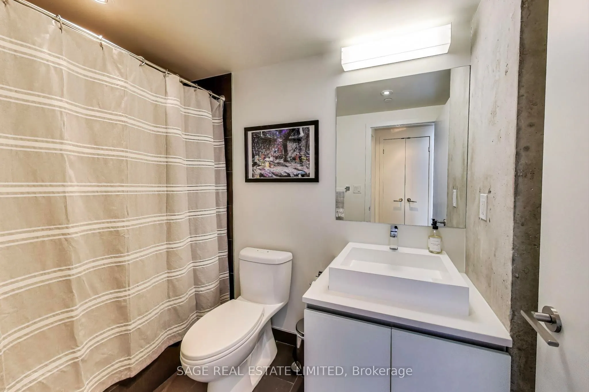 111 Bathurst Street N, #1606