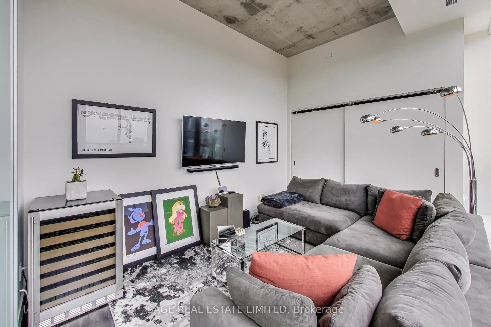 111 Bathurst Street N, #1606