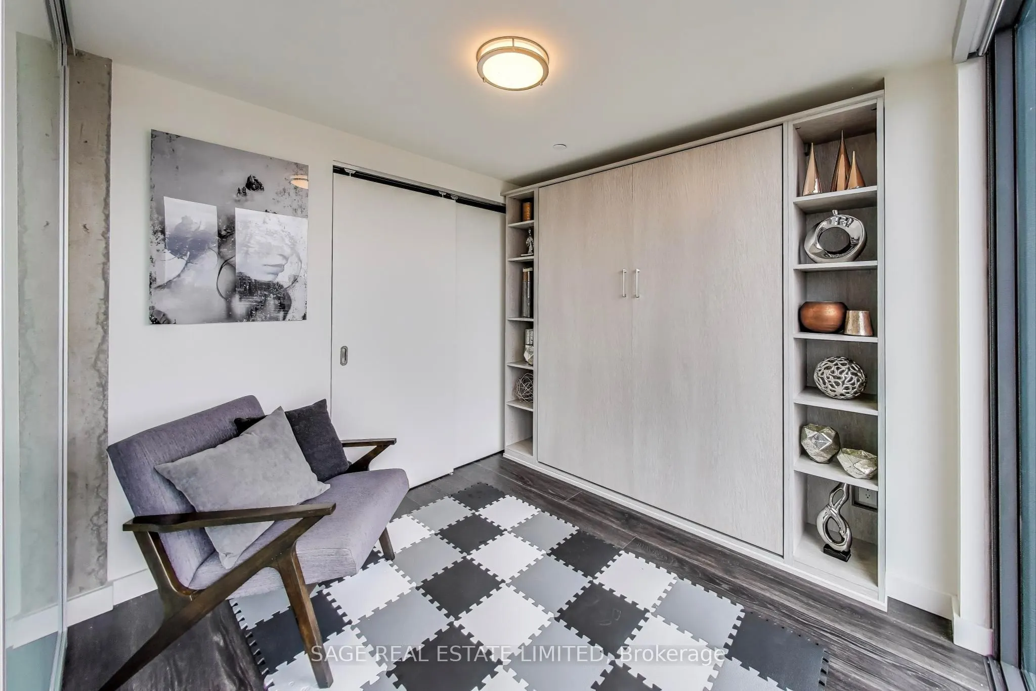111 Bathurst Street N, #1606