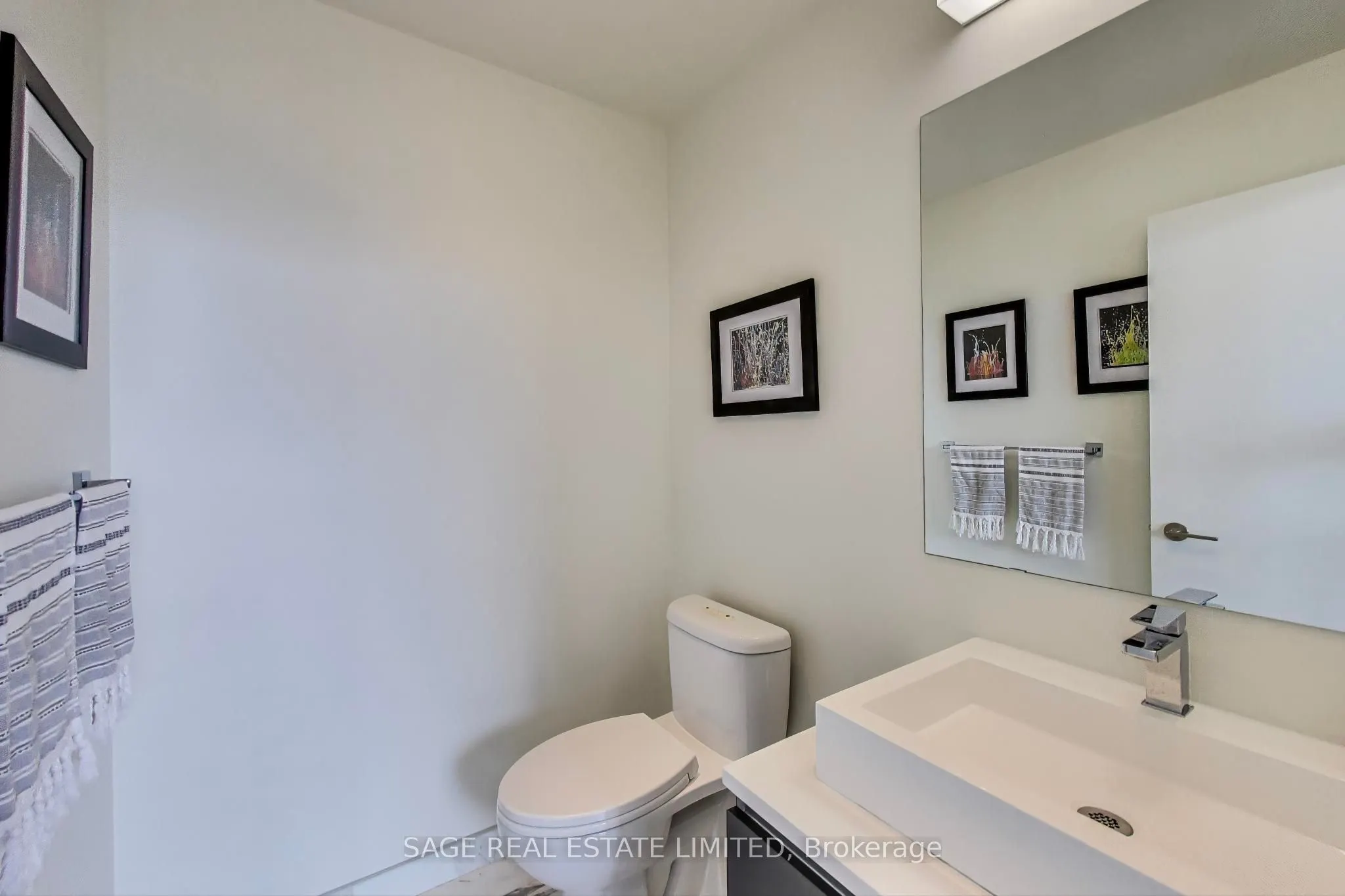 111 Bathurst Street N, #1606