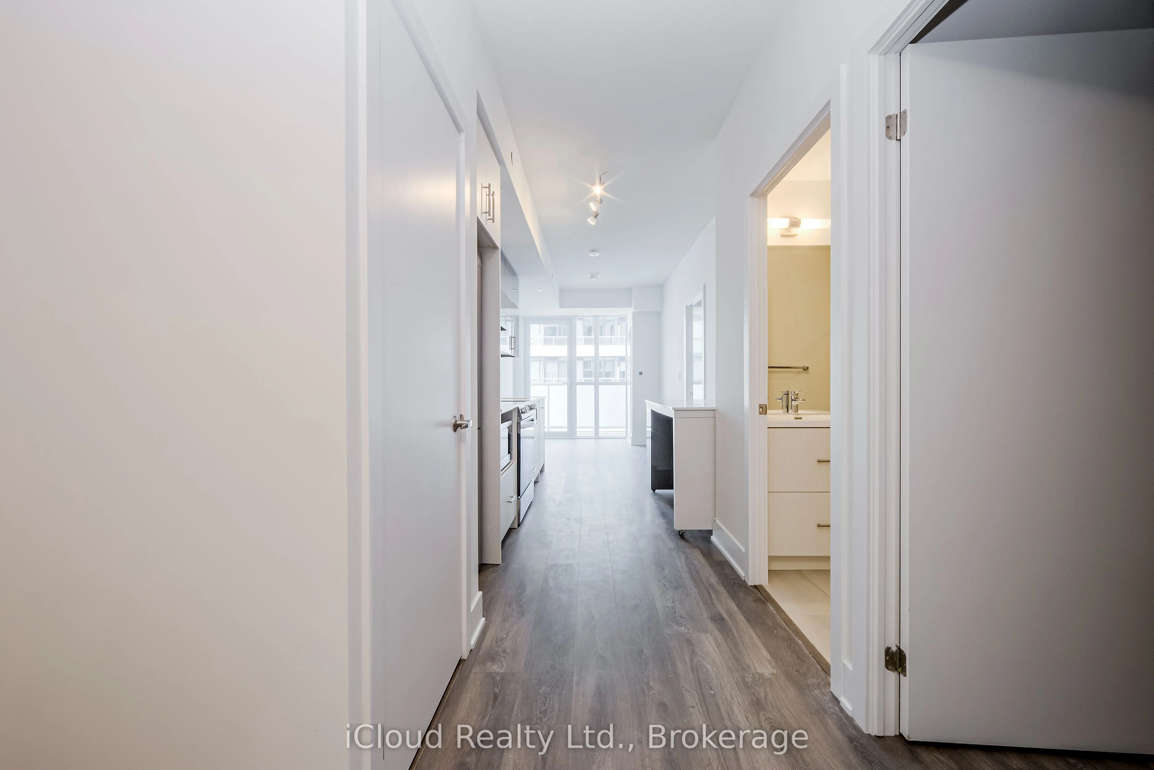 188 Fairview Mall Drive, #1816
