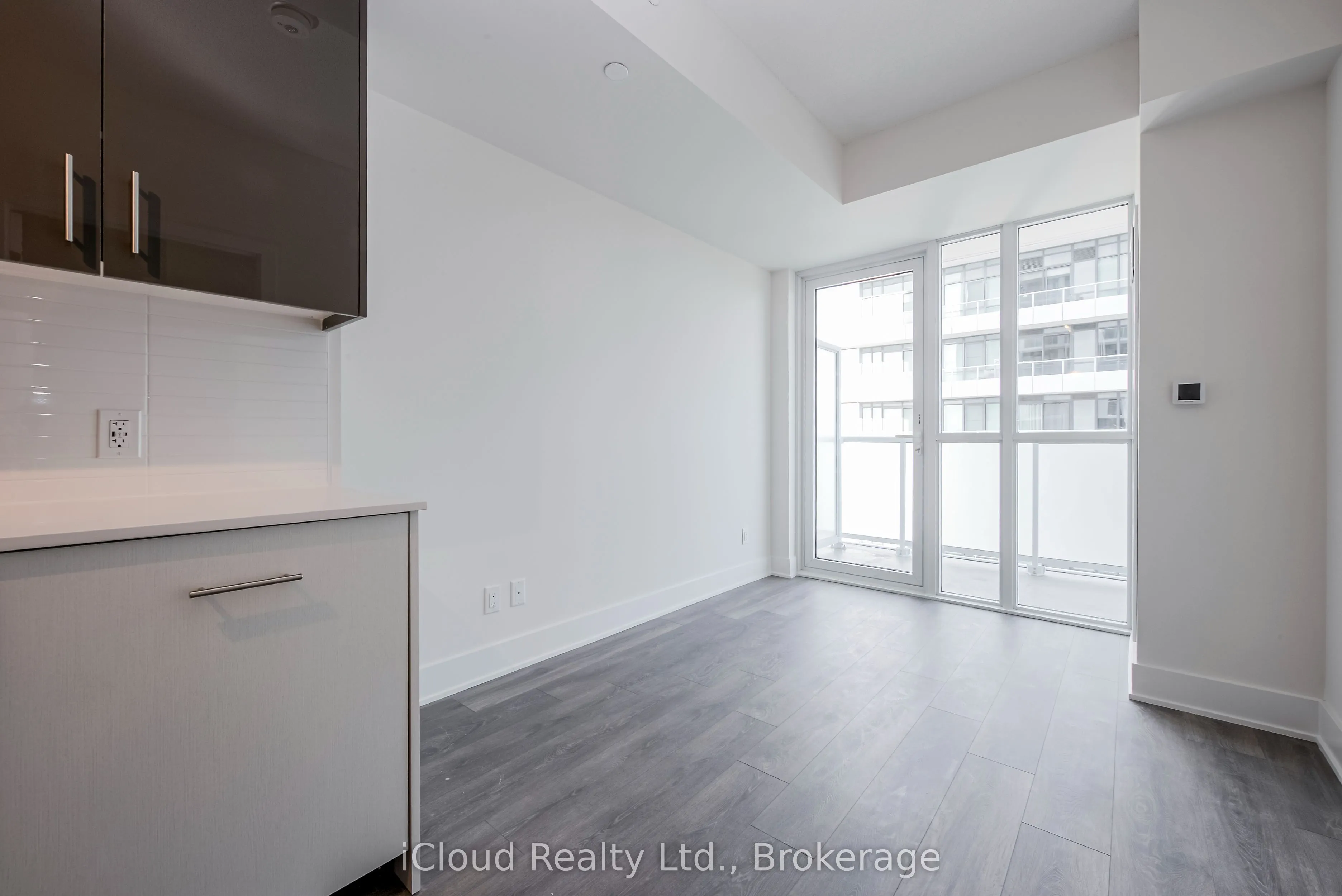 188 Fairview Mall Drive, #1816