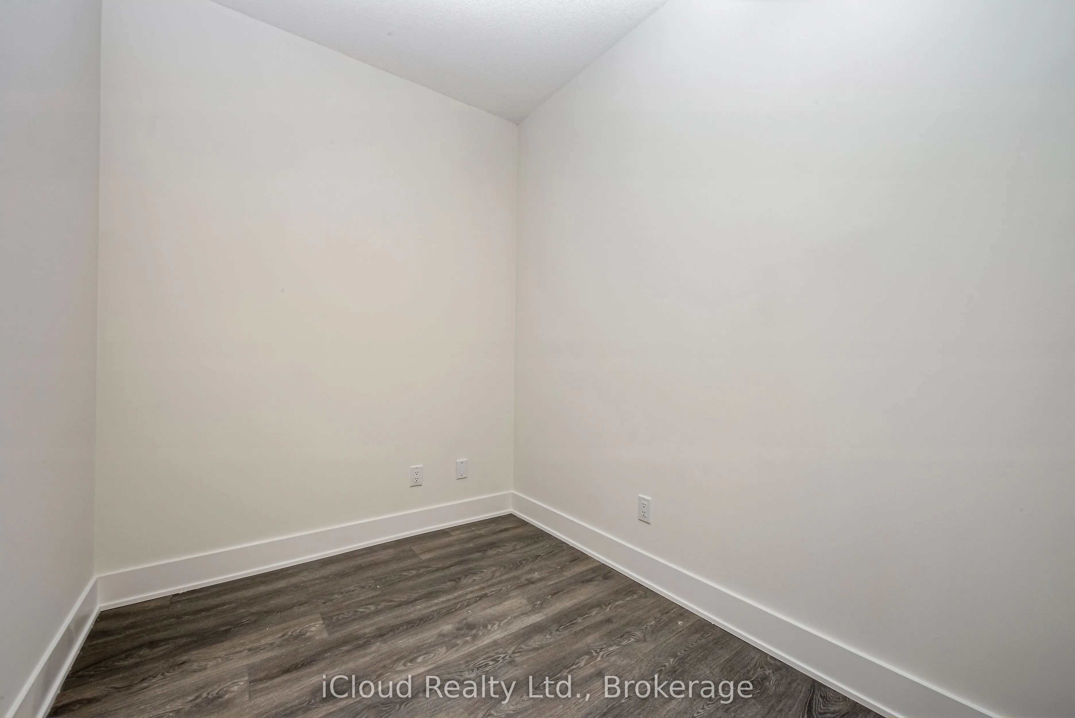 188 Fairview Mall Drive, #1816
